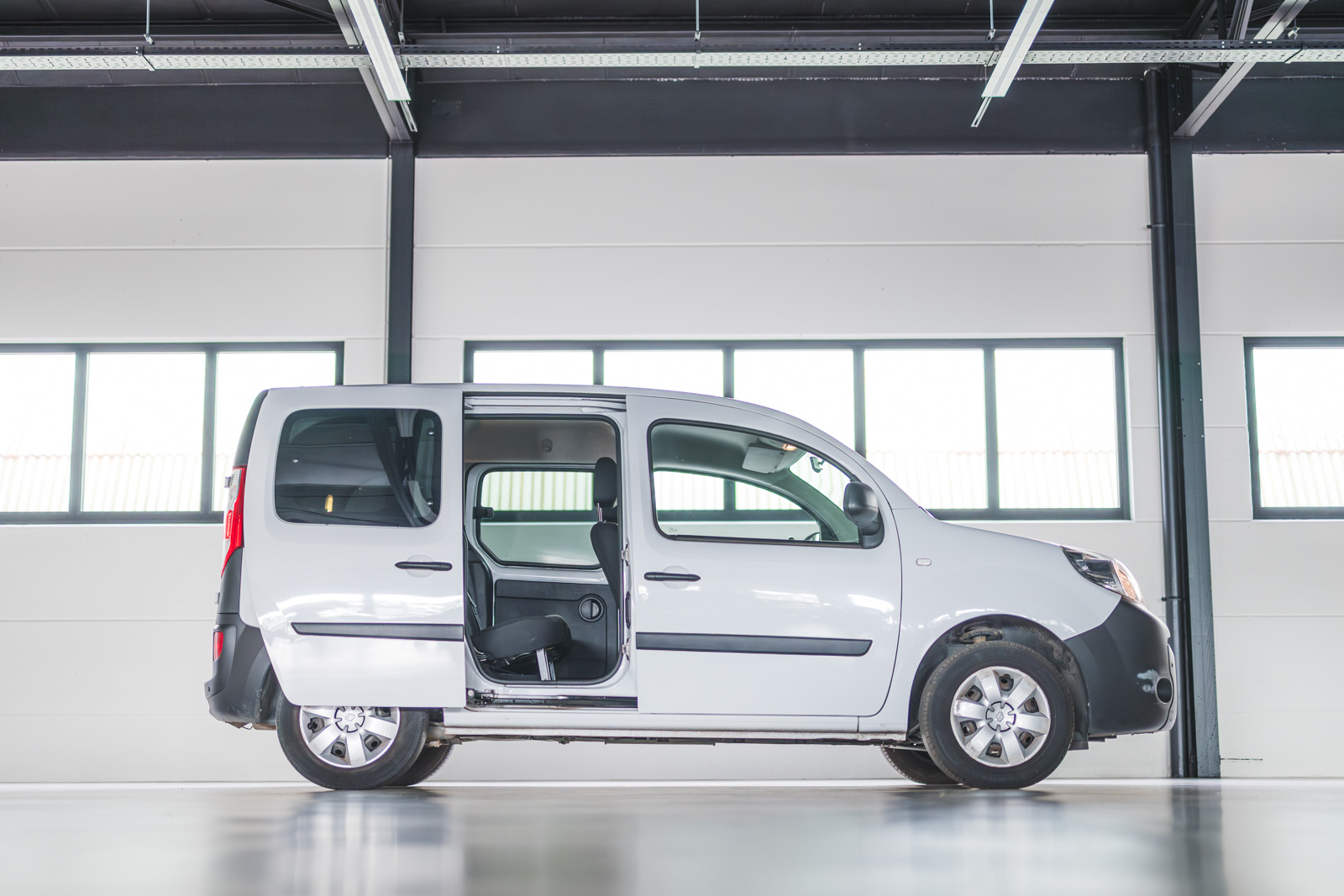 Vehicle gallery image 4