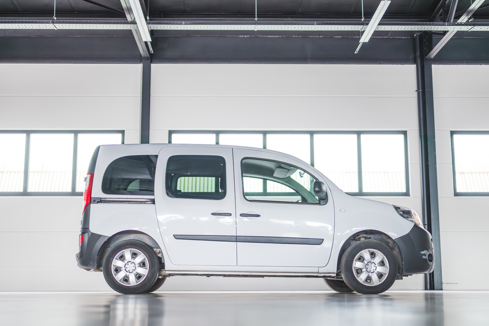 Vehicle gallery image 3