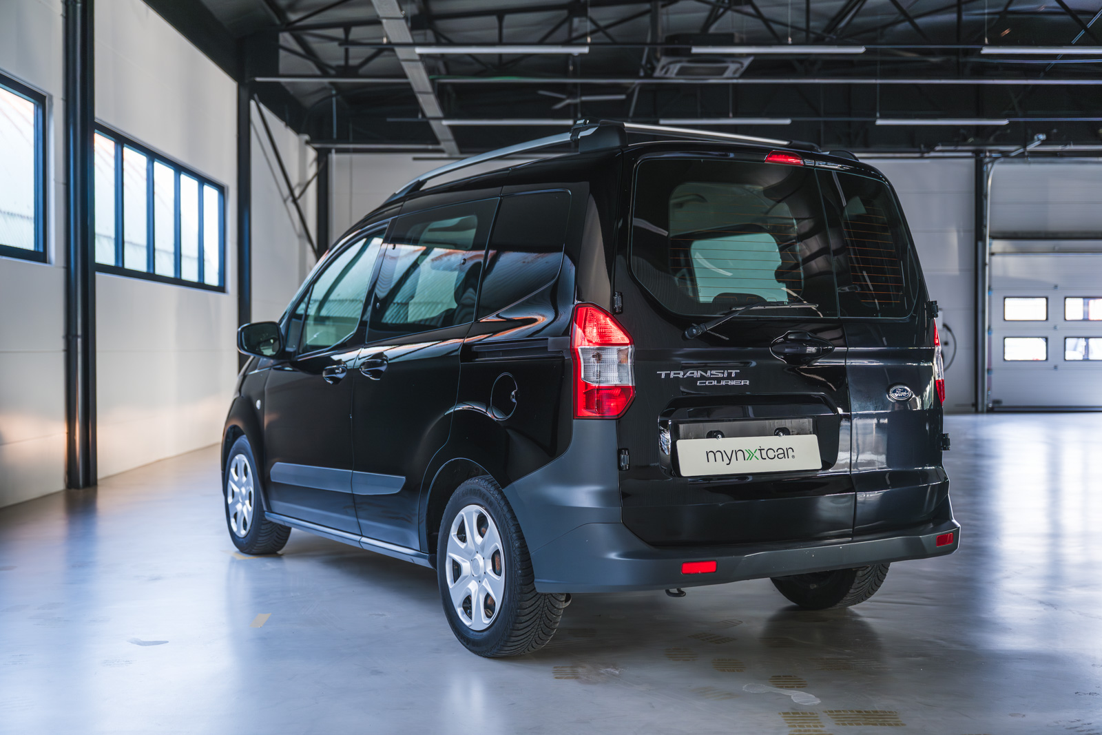 Vehicle gallery image 5