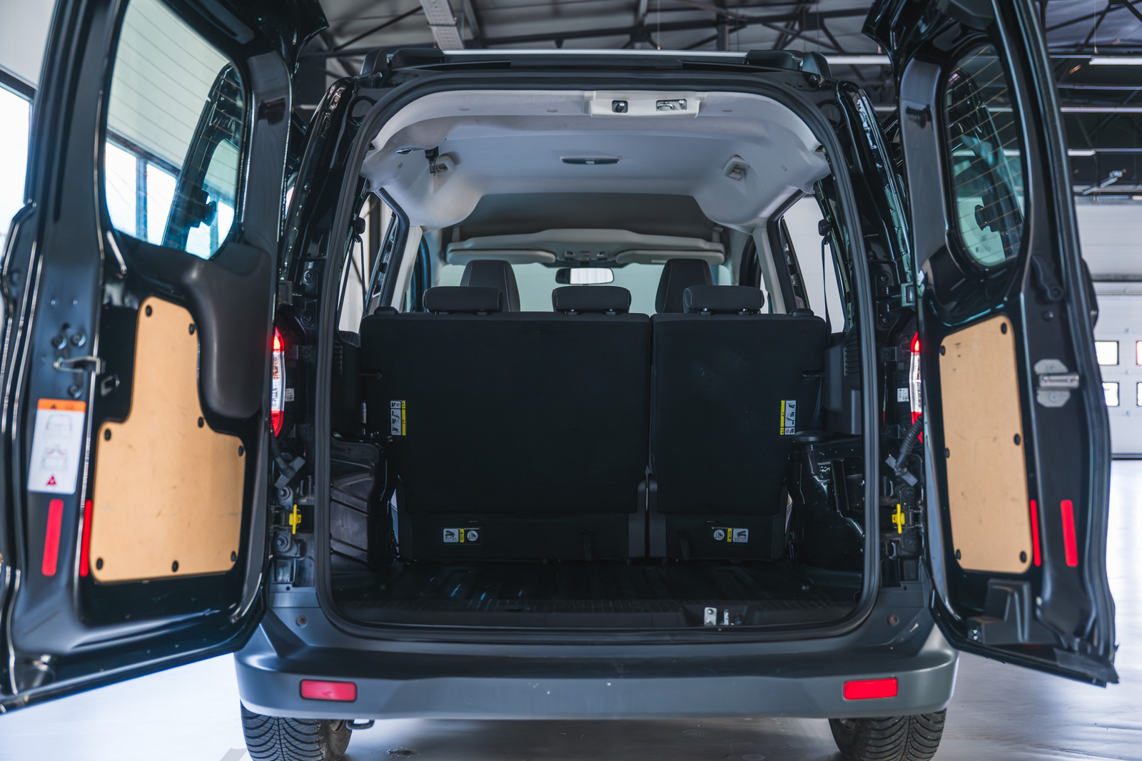Vehicle gallery image 12