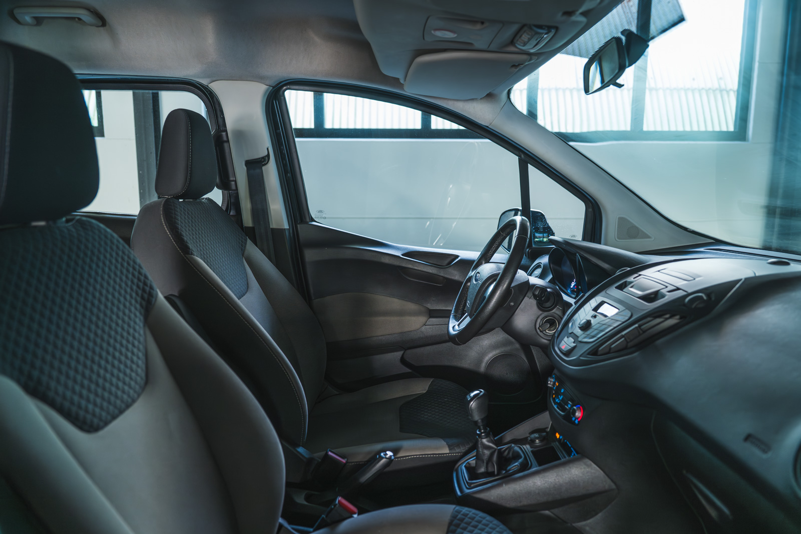 Vehicle gallery image 13