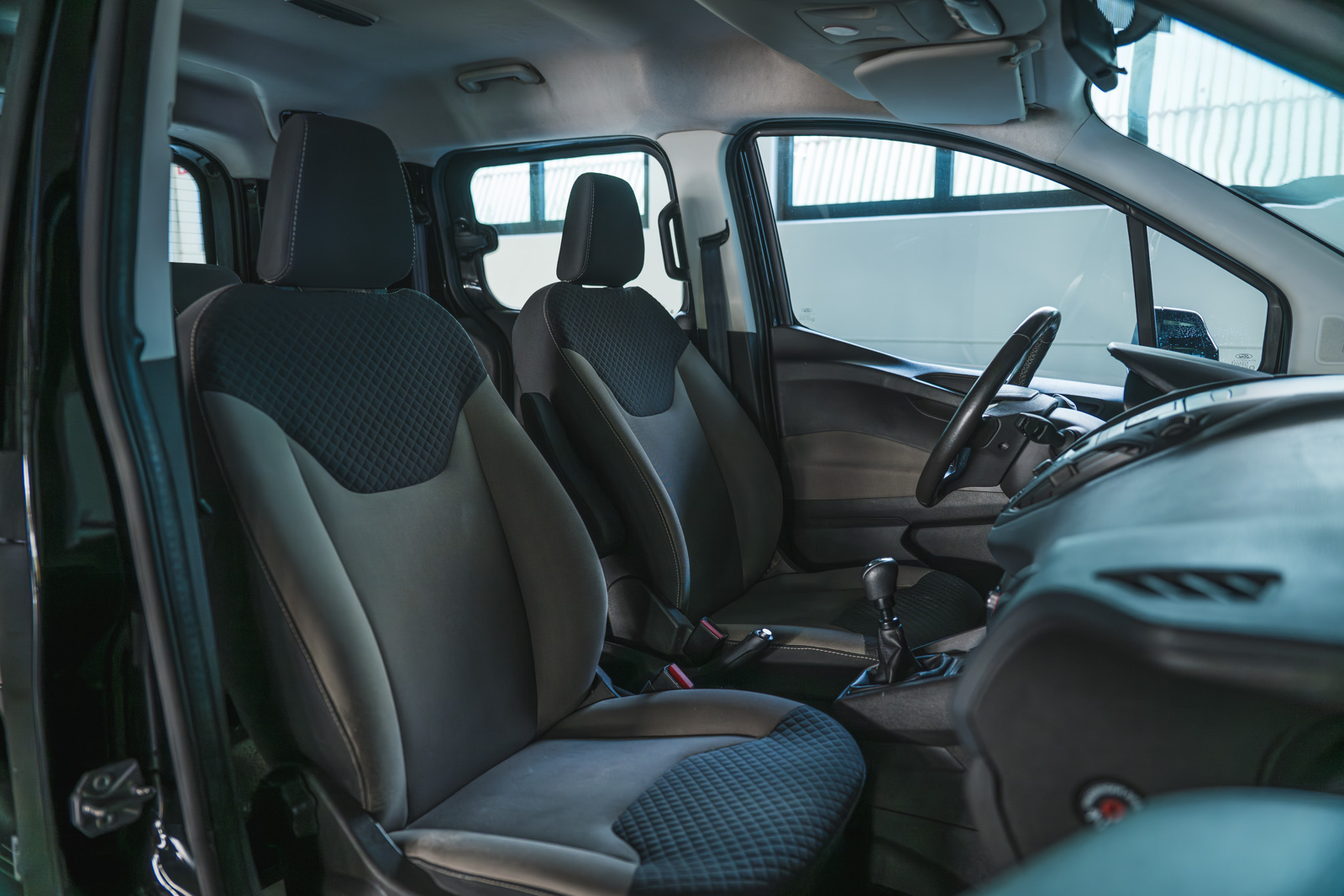 Vehicle gallery image 14
