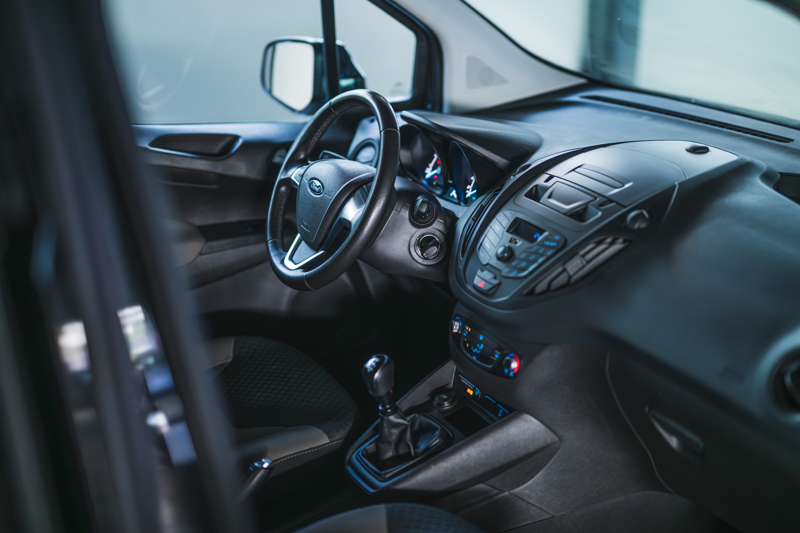 Vehicle gallery image 21