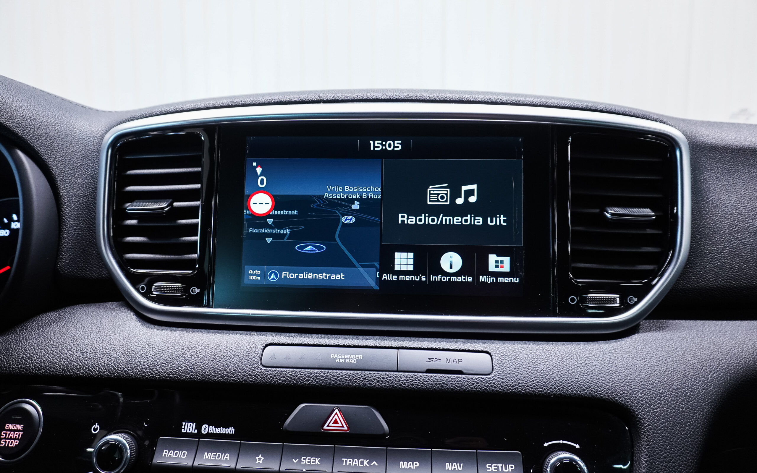 Vehicle gallery image 17