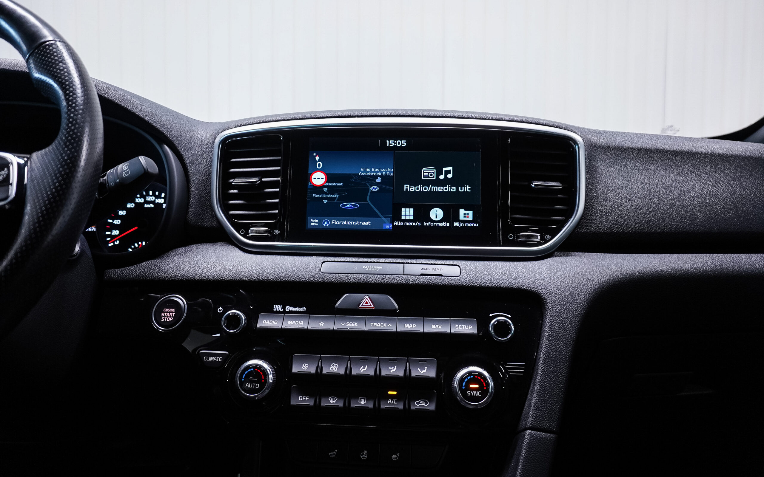Vehicle gallery image 16