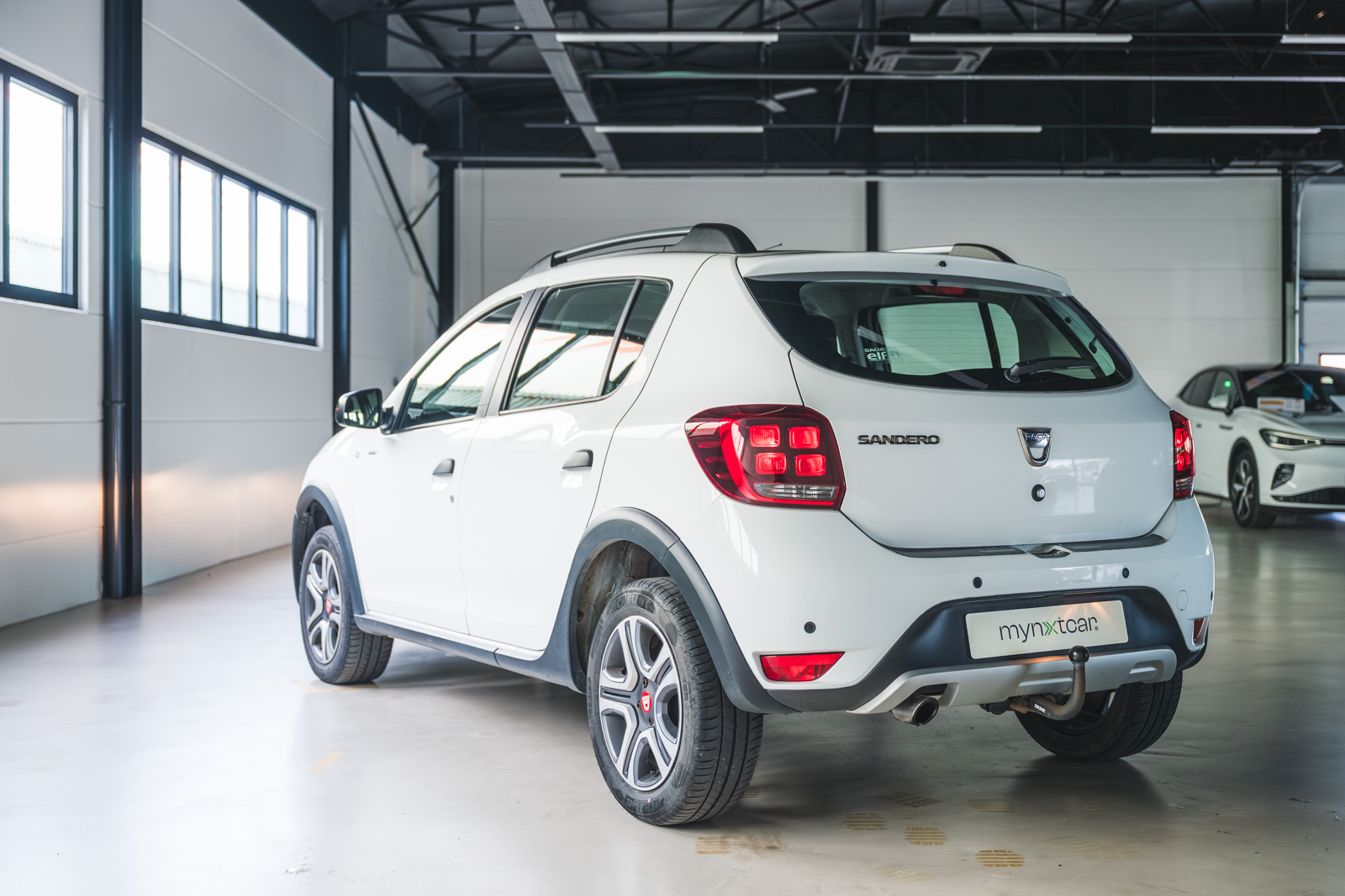 Vehicle gallery image 6