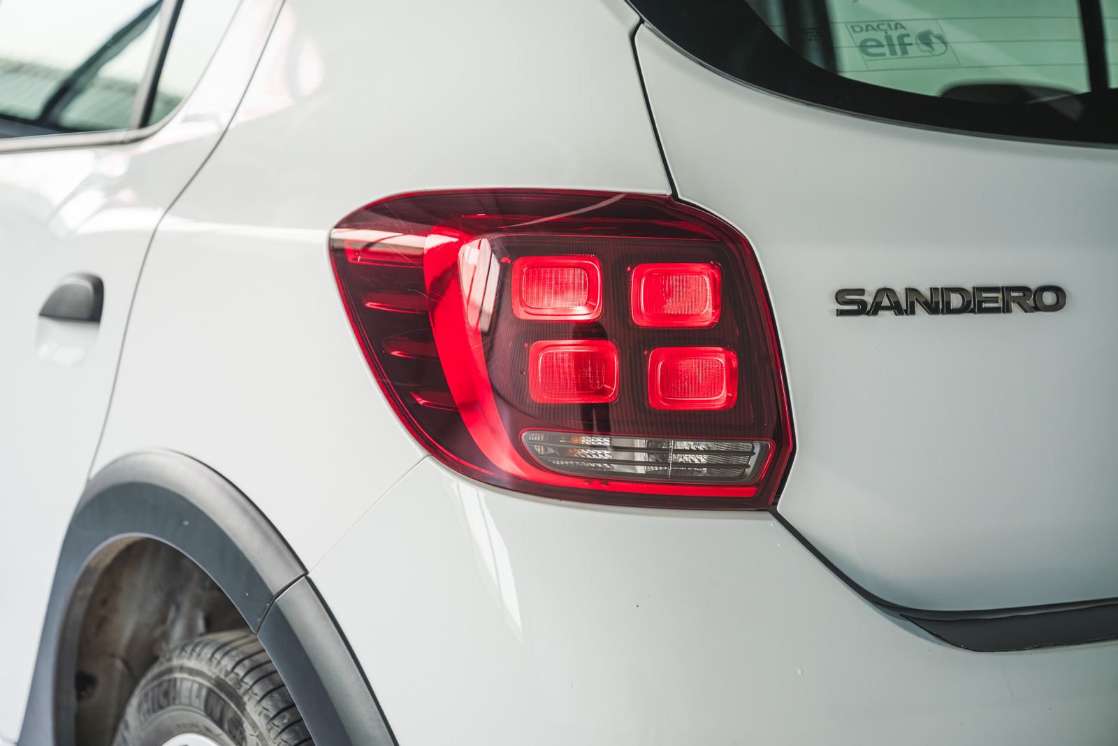 Vehicle gallery image 12