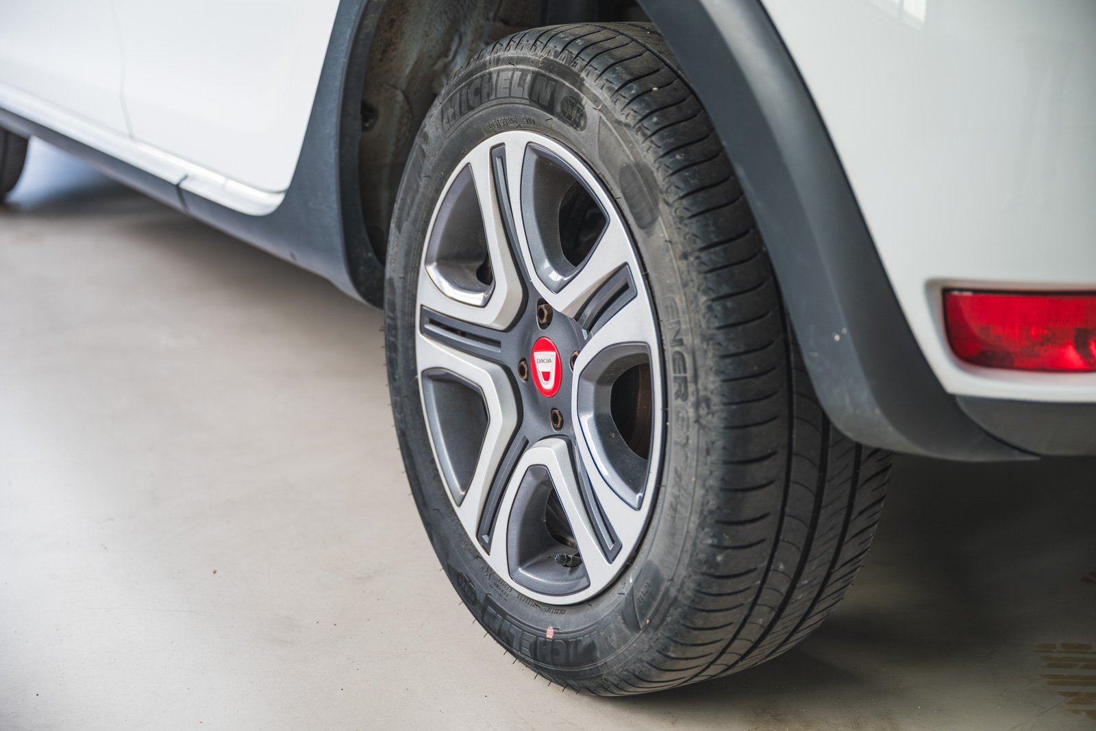 Vehicle gallery image 14