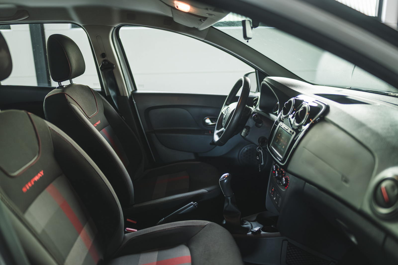 Vehicle gallery image 16