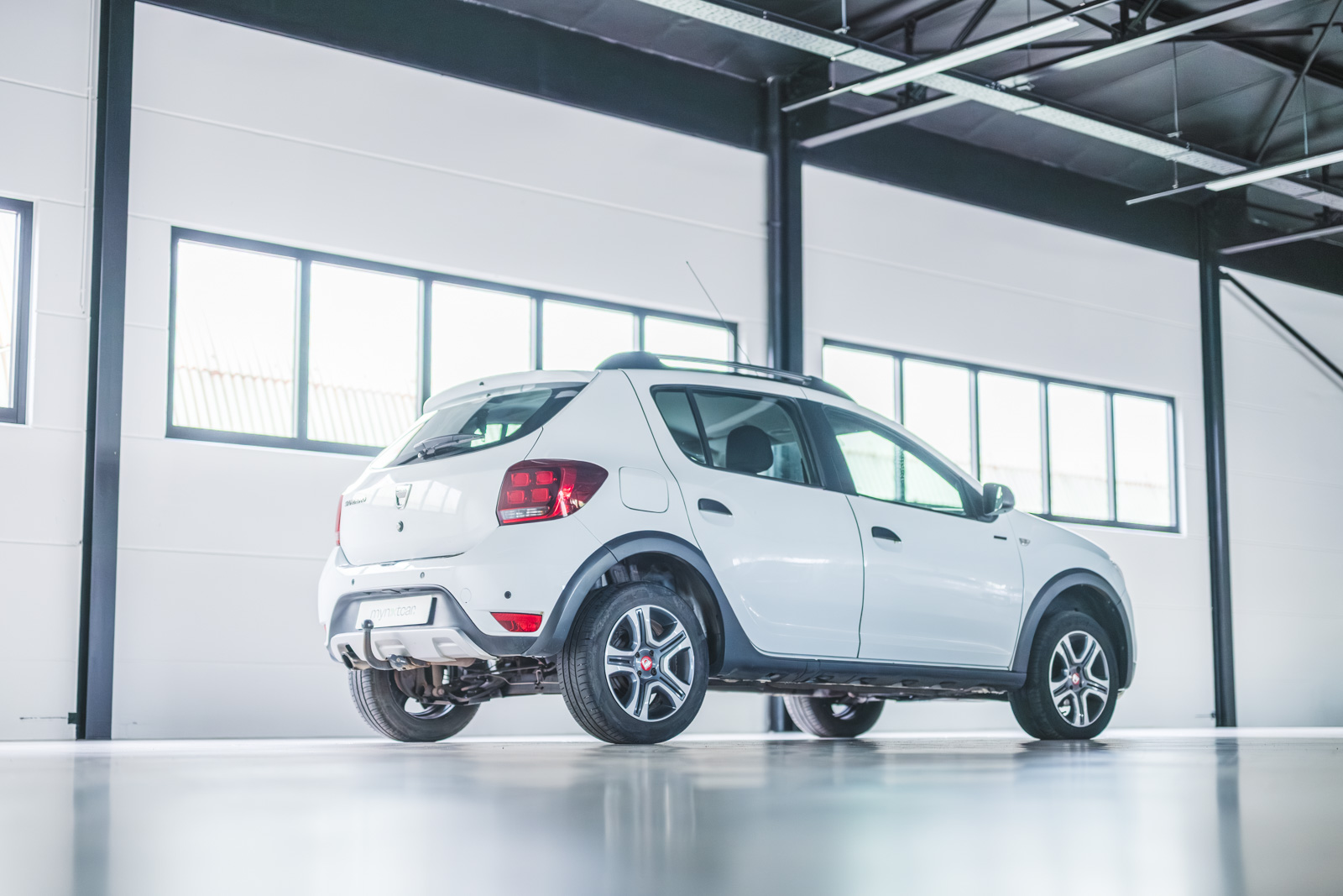 Vehicle gallery image 4