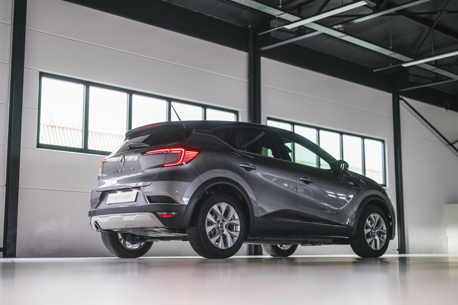 Vehicle gallery image 4