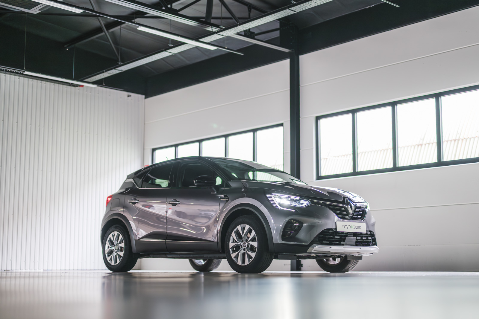 Vehicle gallery image 2