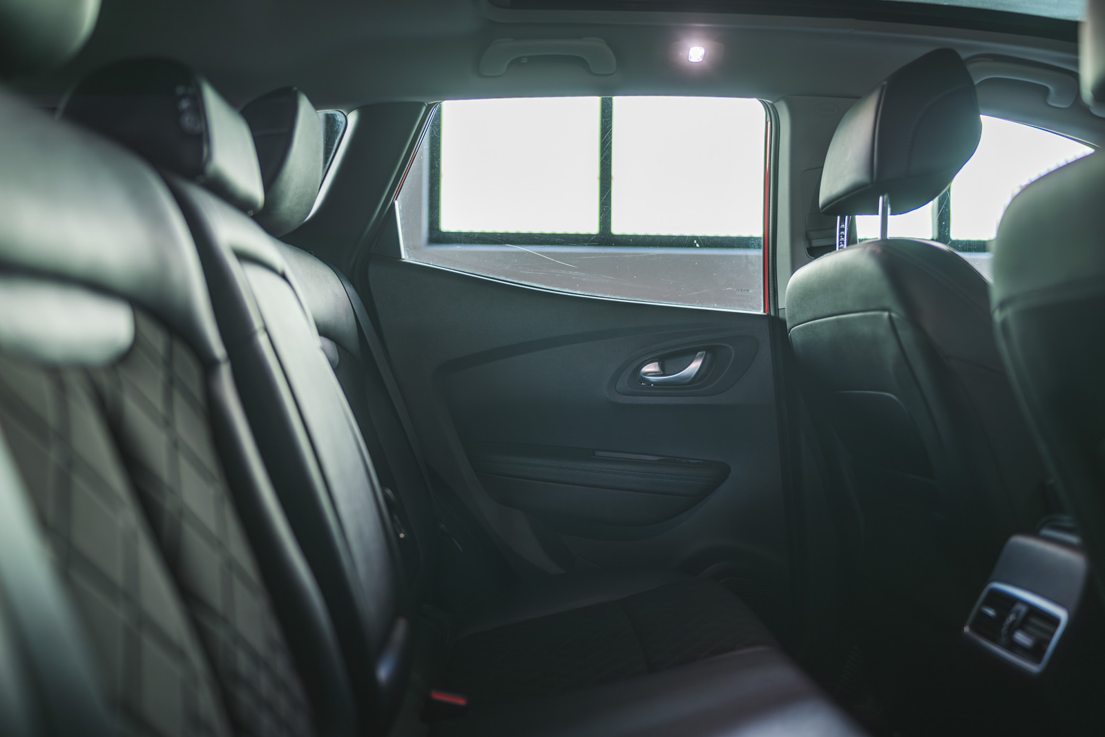 Vehicle gallery image 16