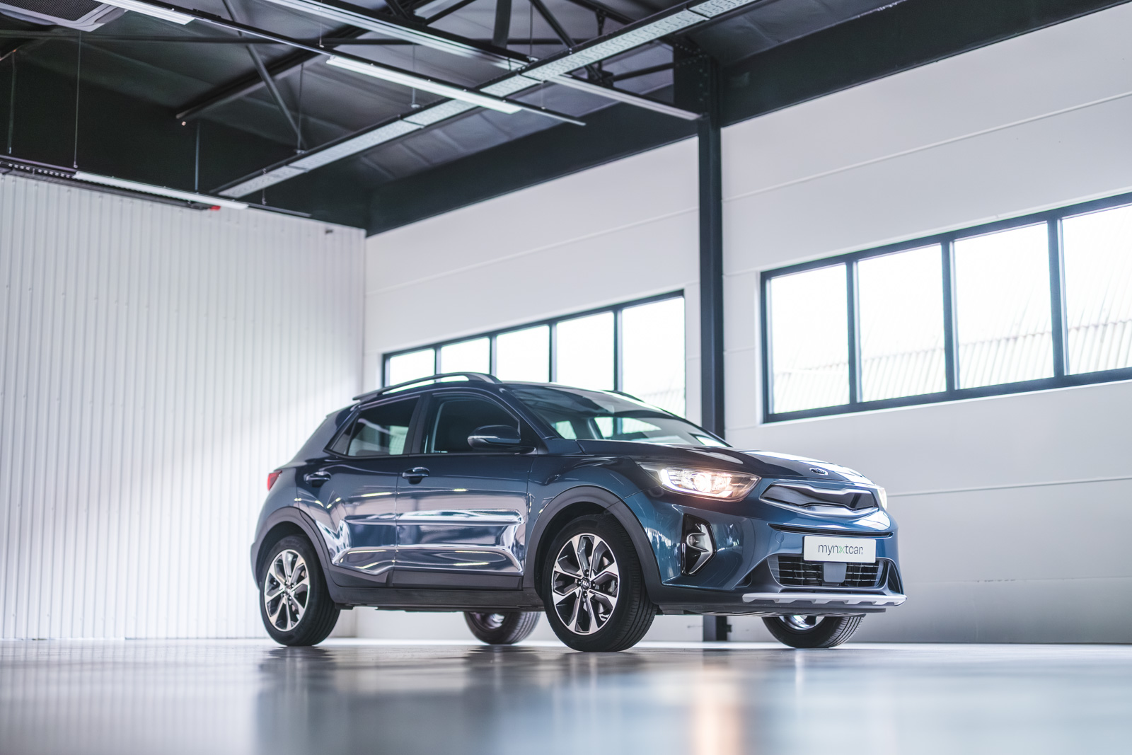 Vehicle gallery image 2