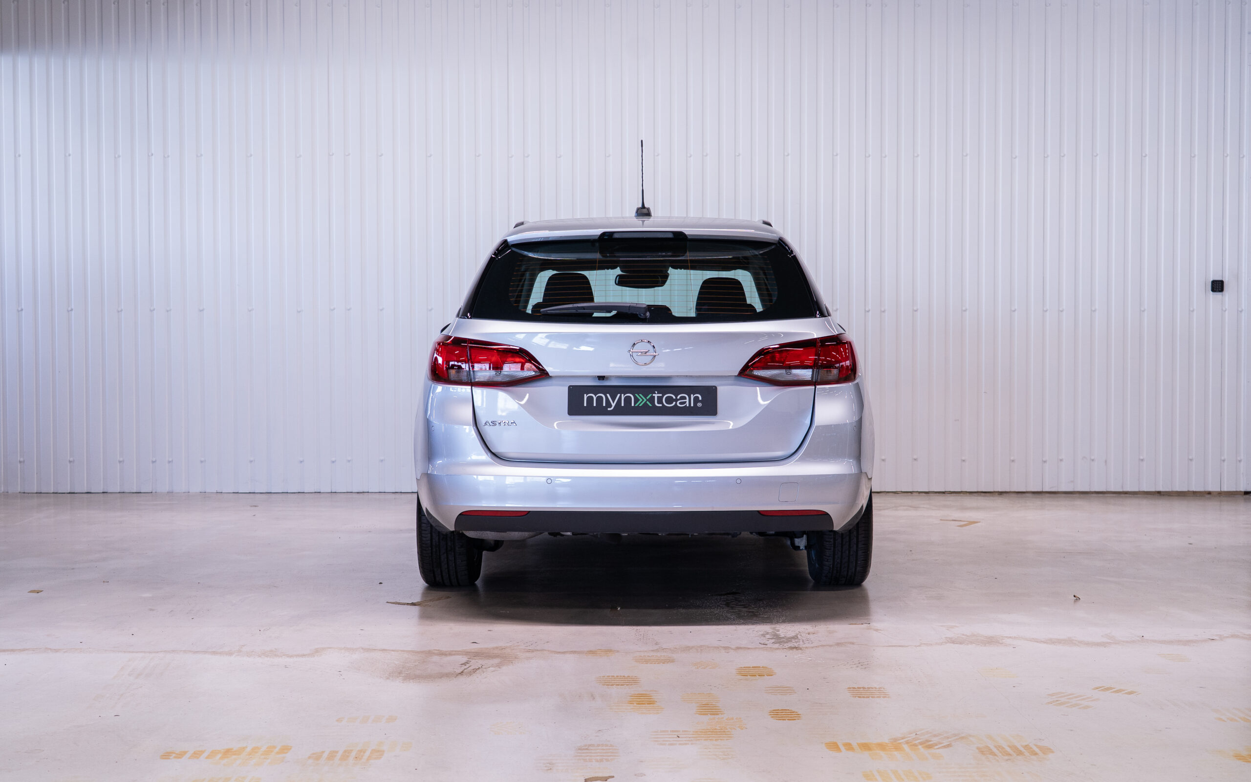 Vehicle gallery image 4
