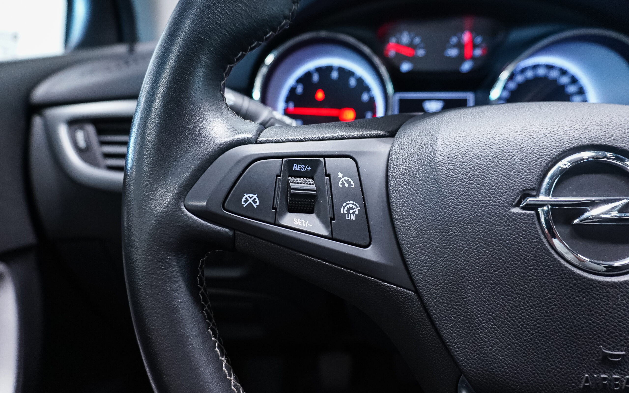 Vehicle gallery image 23