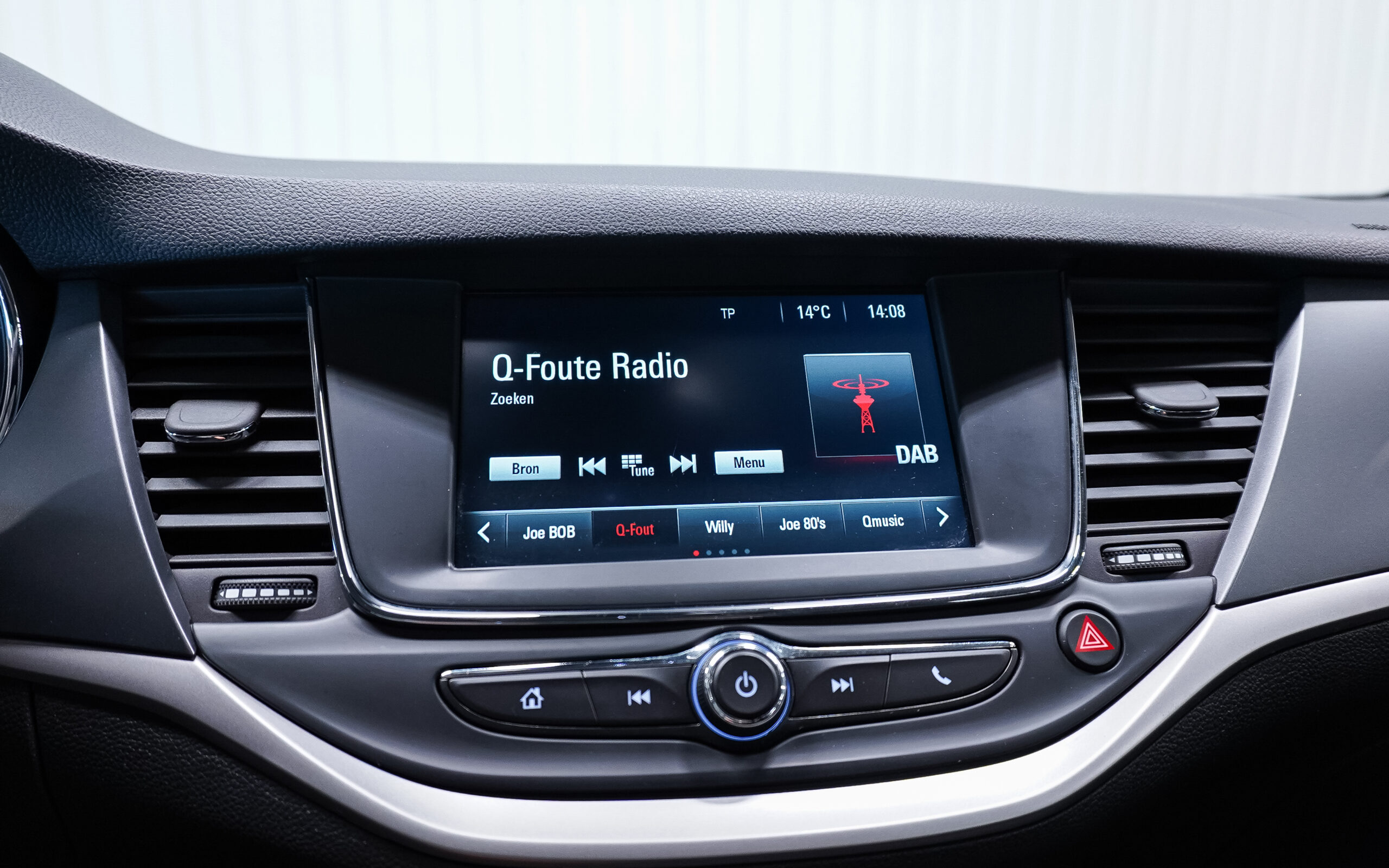 Vehicle gallery image 16
