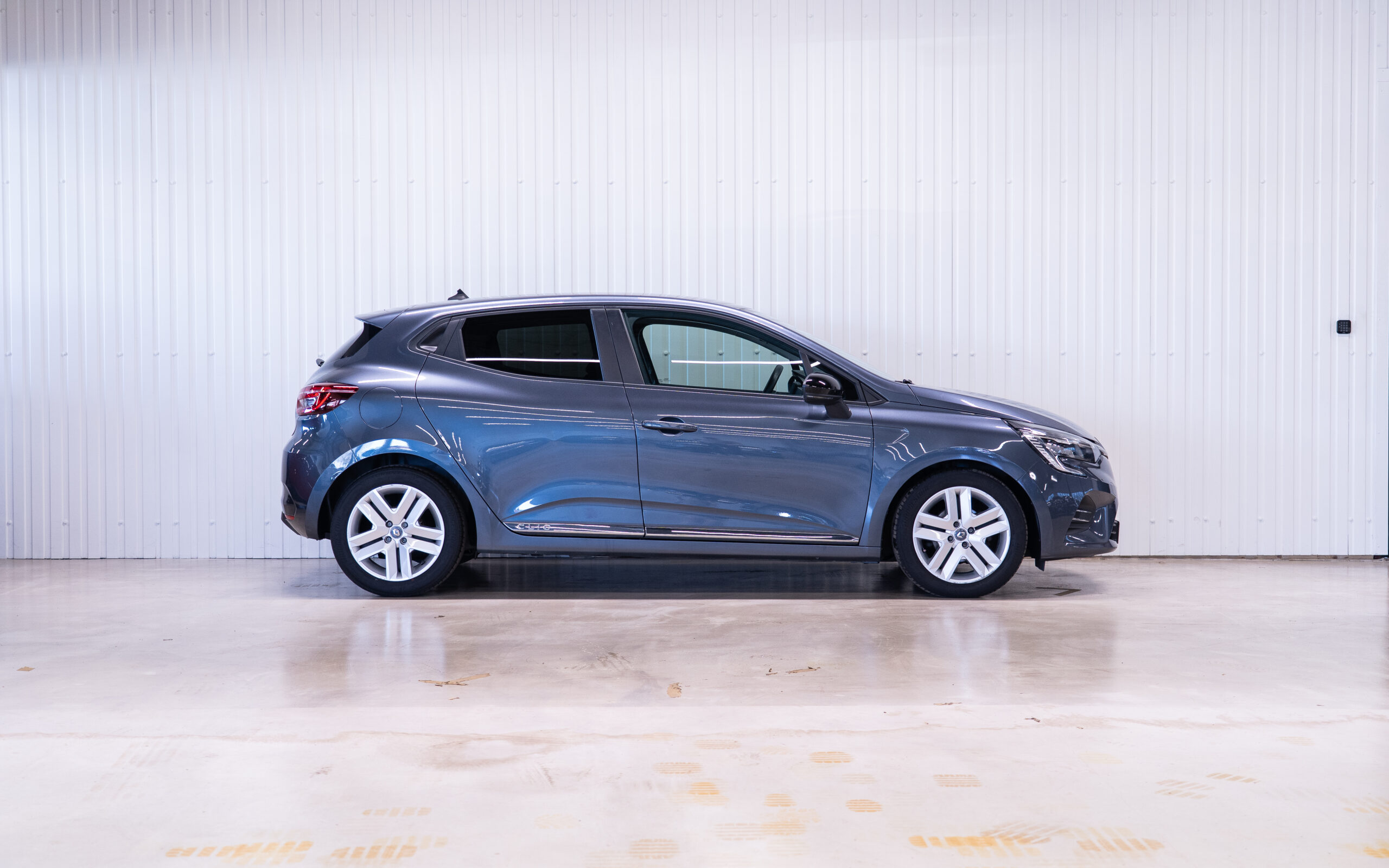 Vehicle gallery image 3
