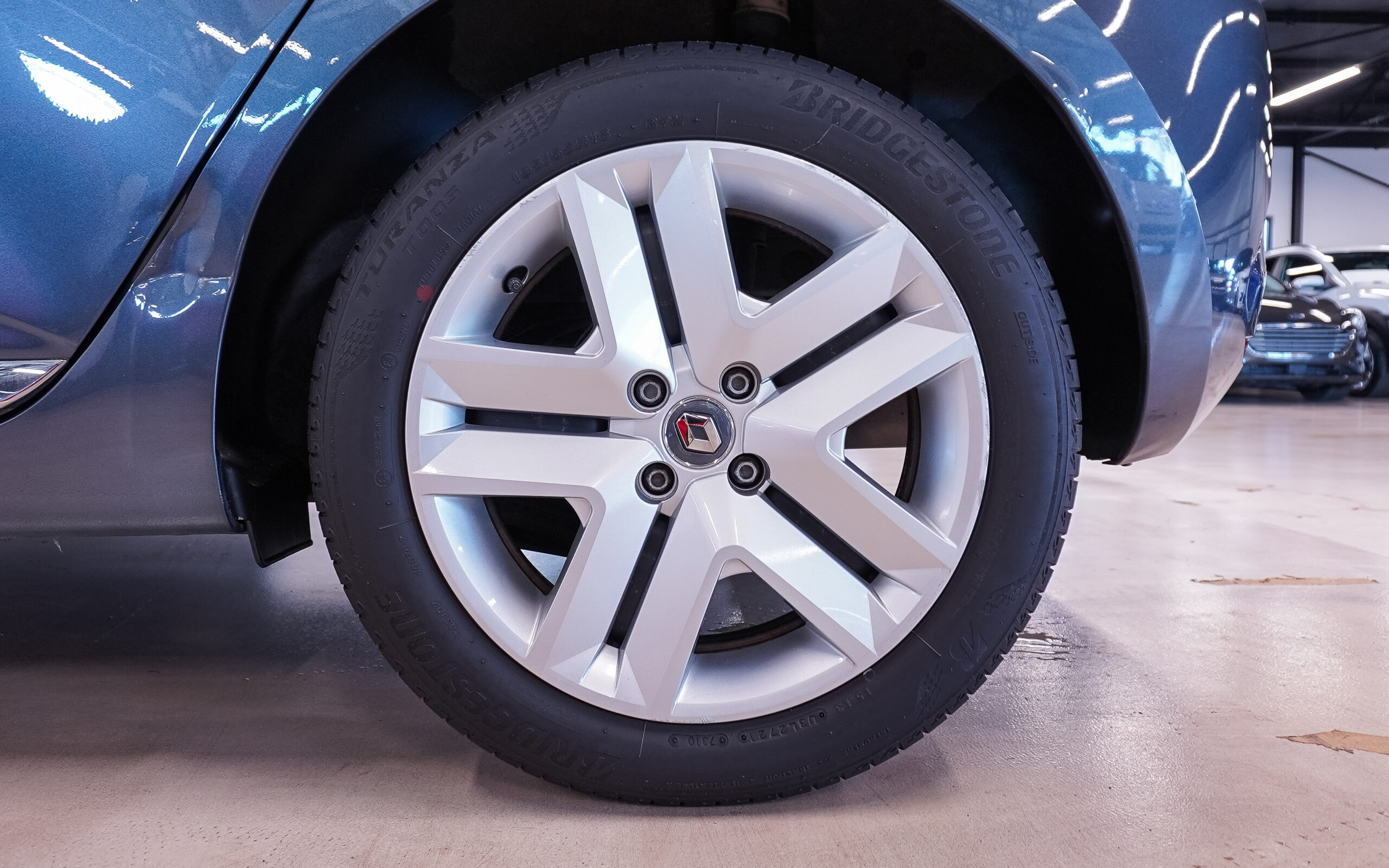 Vehicle gallery image 6