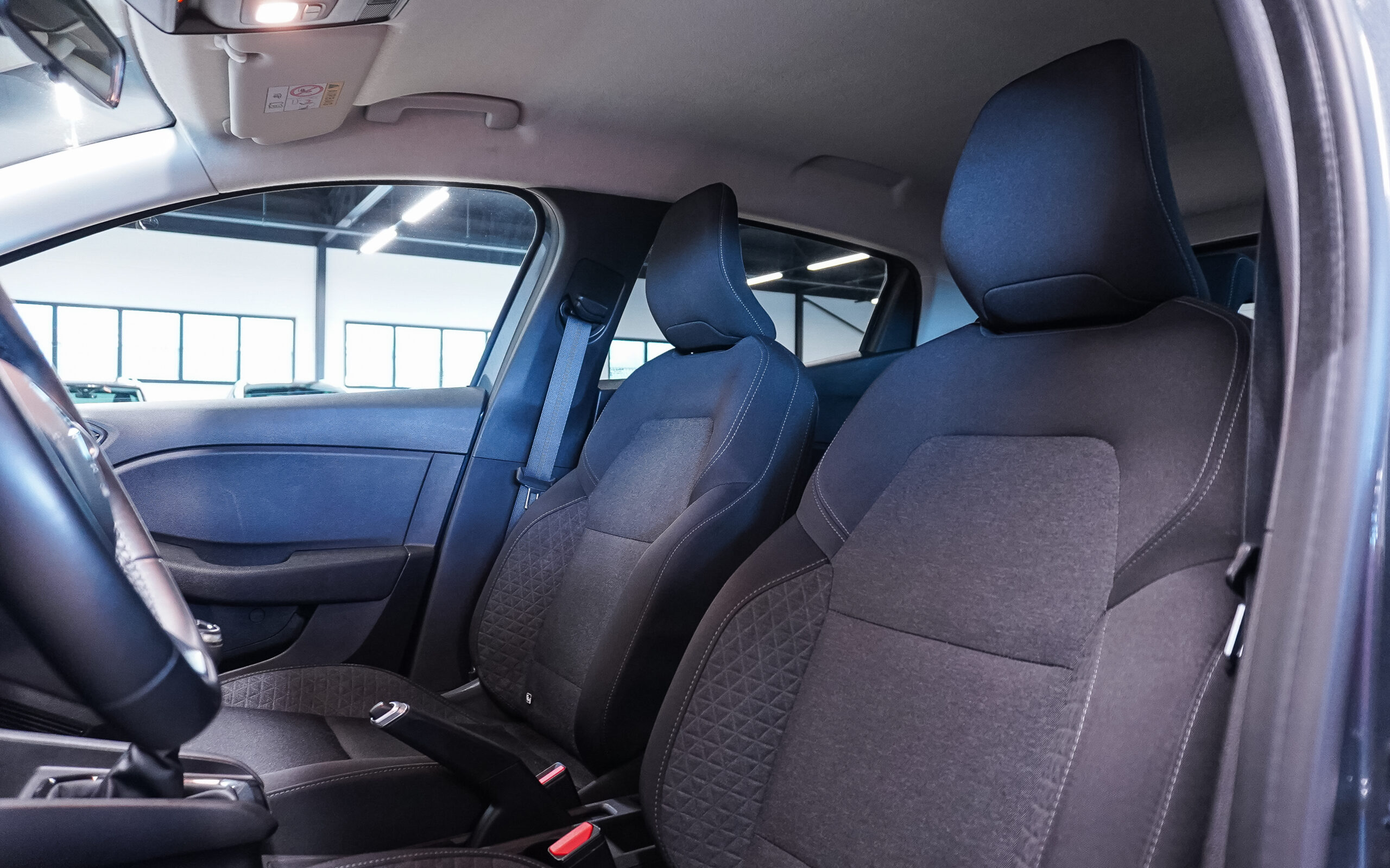 Vehicle gallery image 8