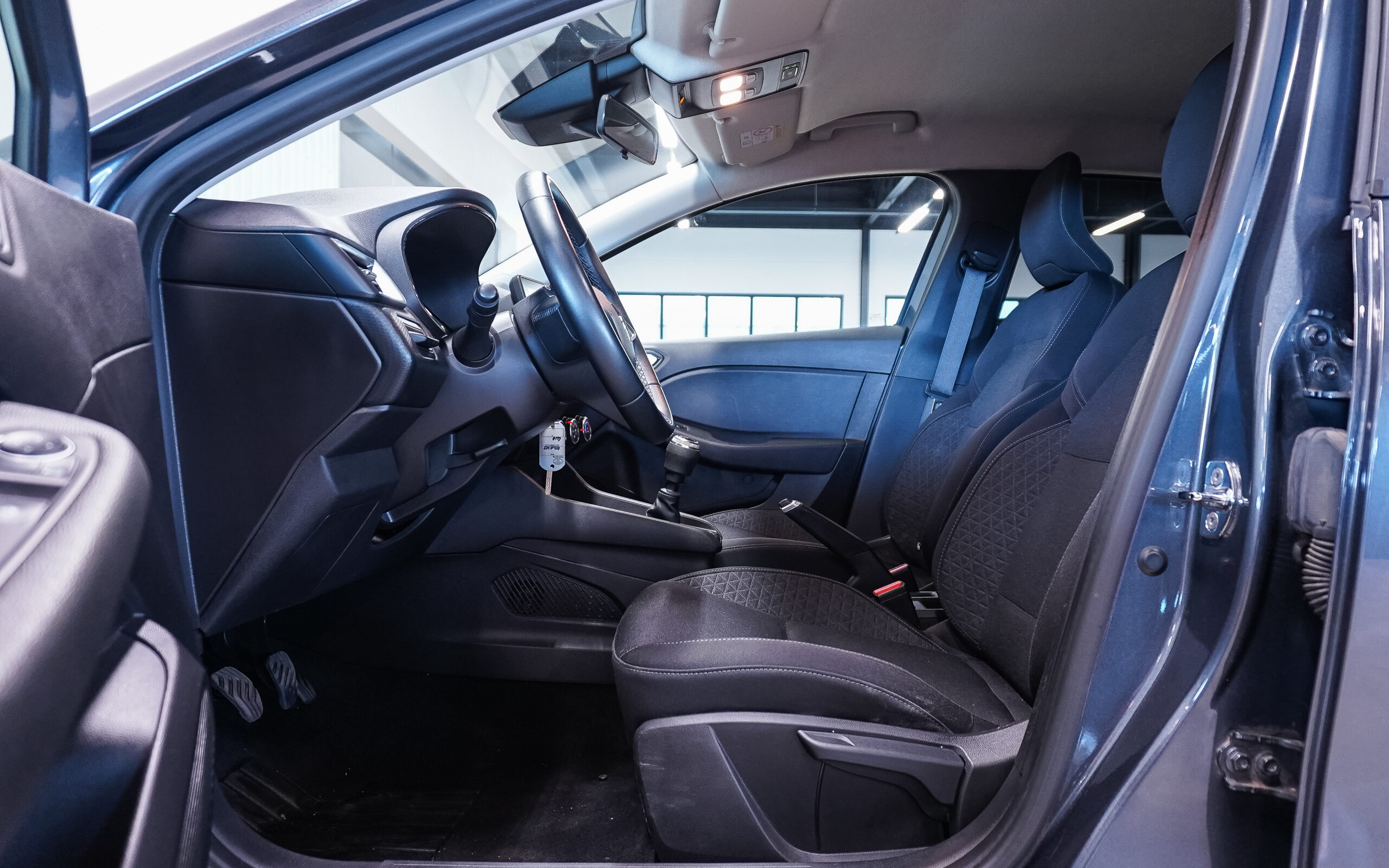 Vehicle gallery image 9