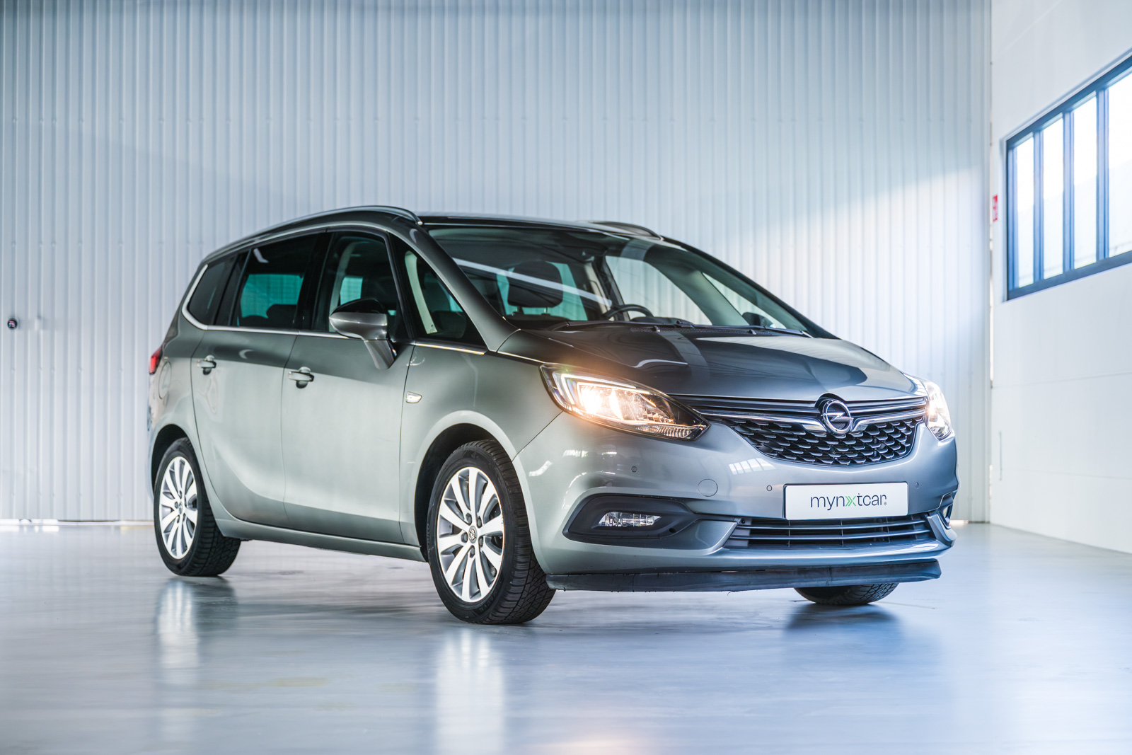 Vehicle gallery image 1