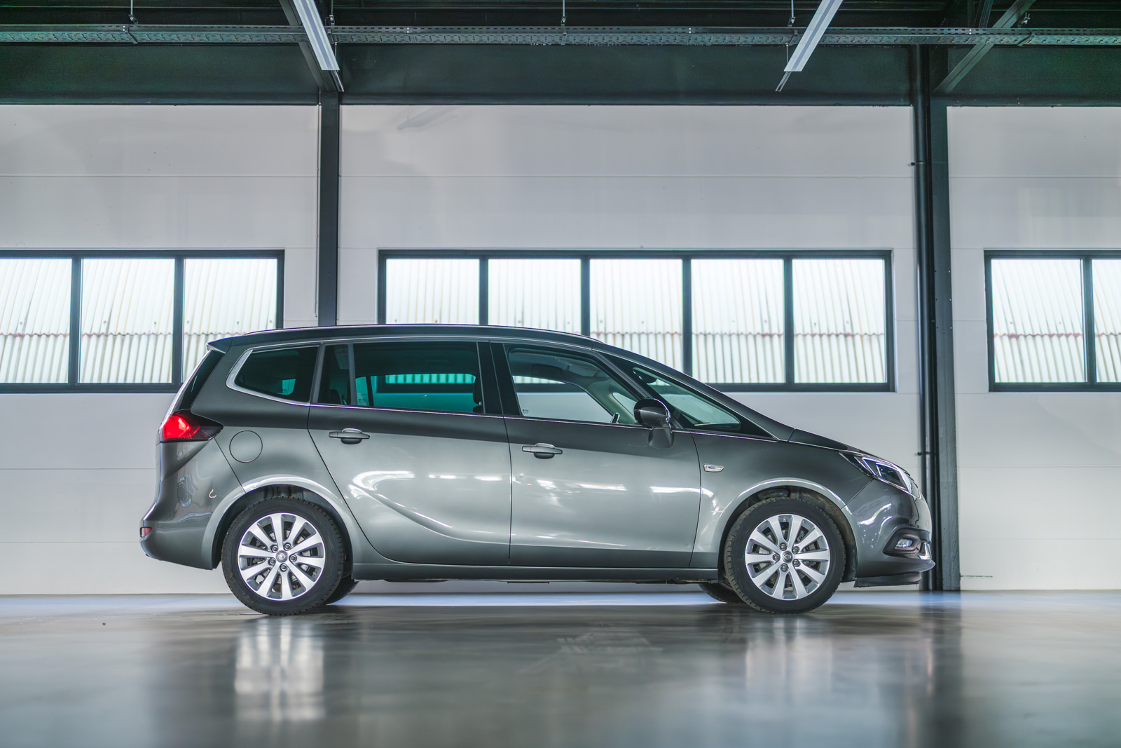 Vehicle gallery image 3