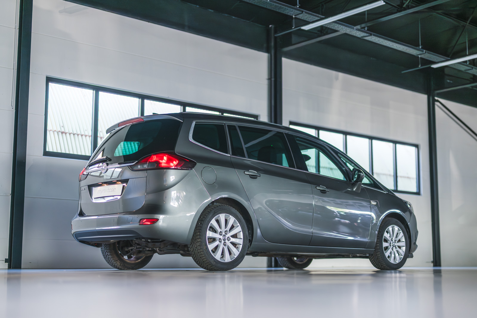 Vehicle gallery image 4