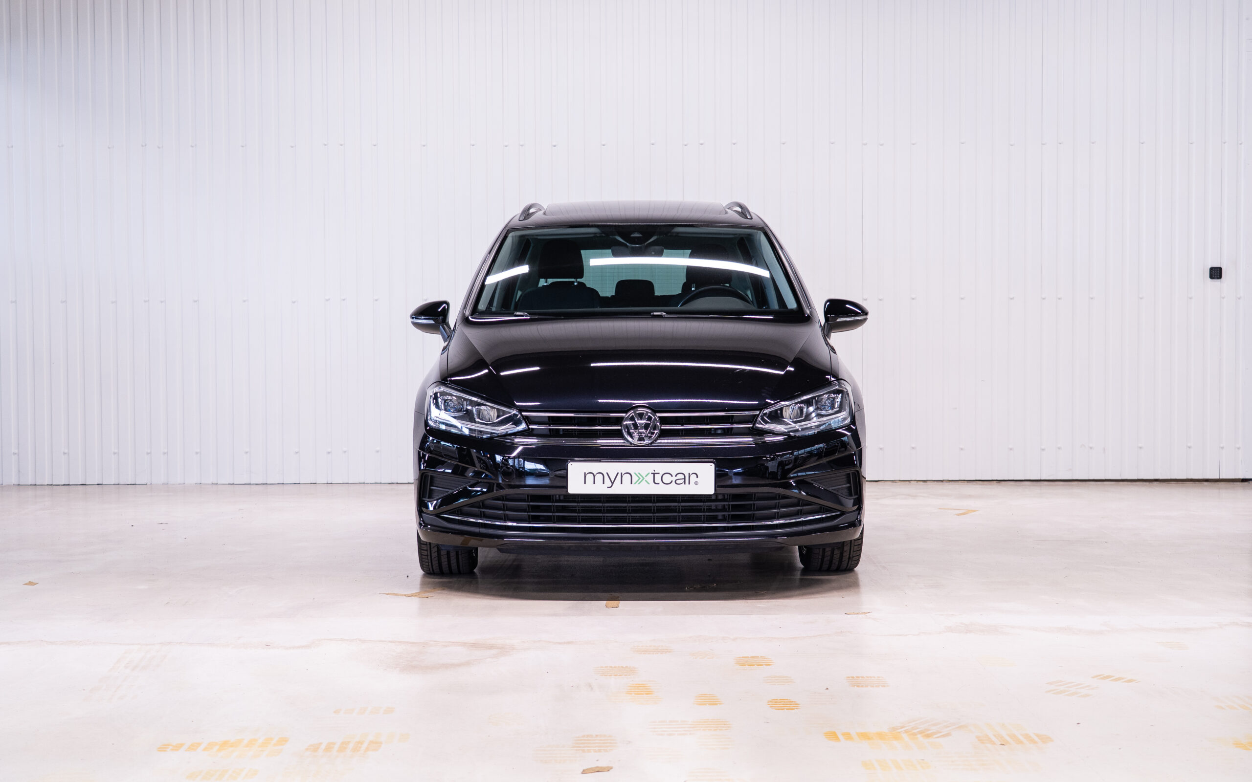 Vehicle gallery image 2