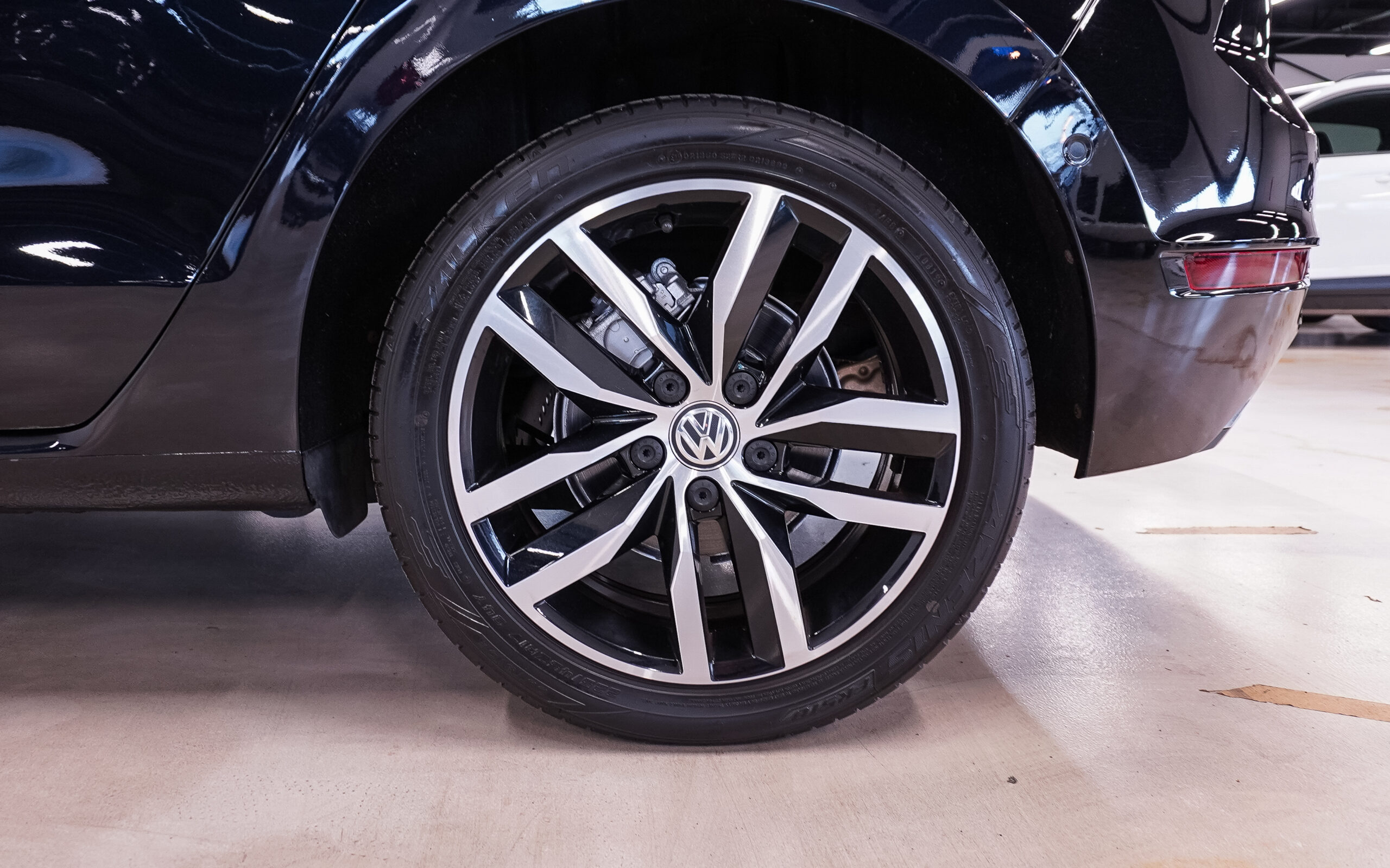 Vehicle gallery image 7