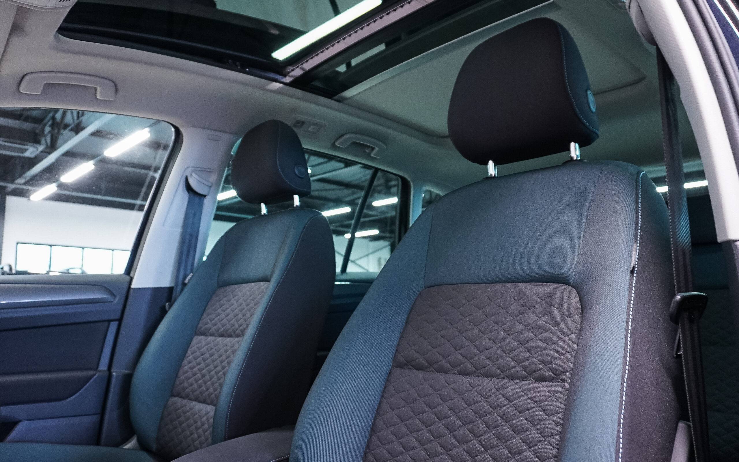 Vehicle gallery image 9