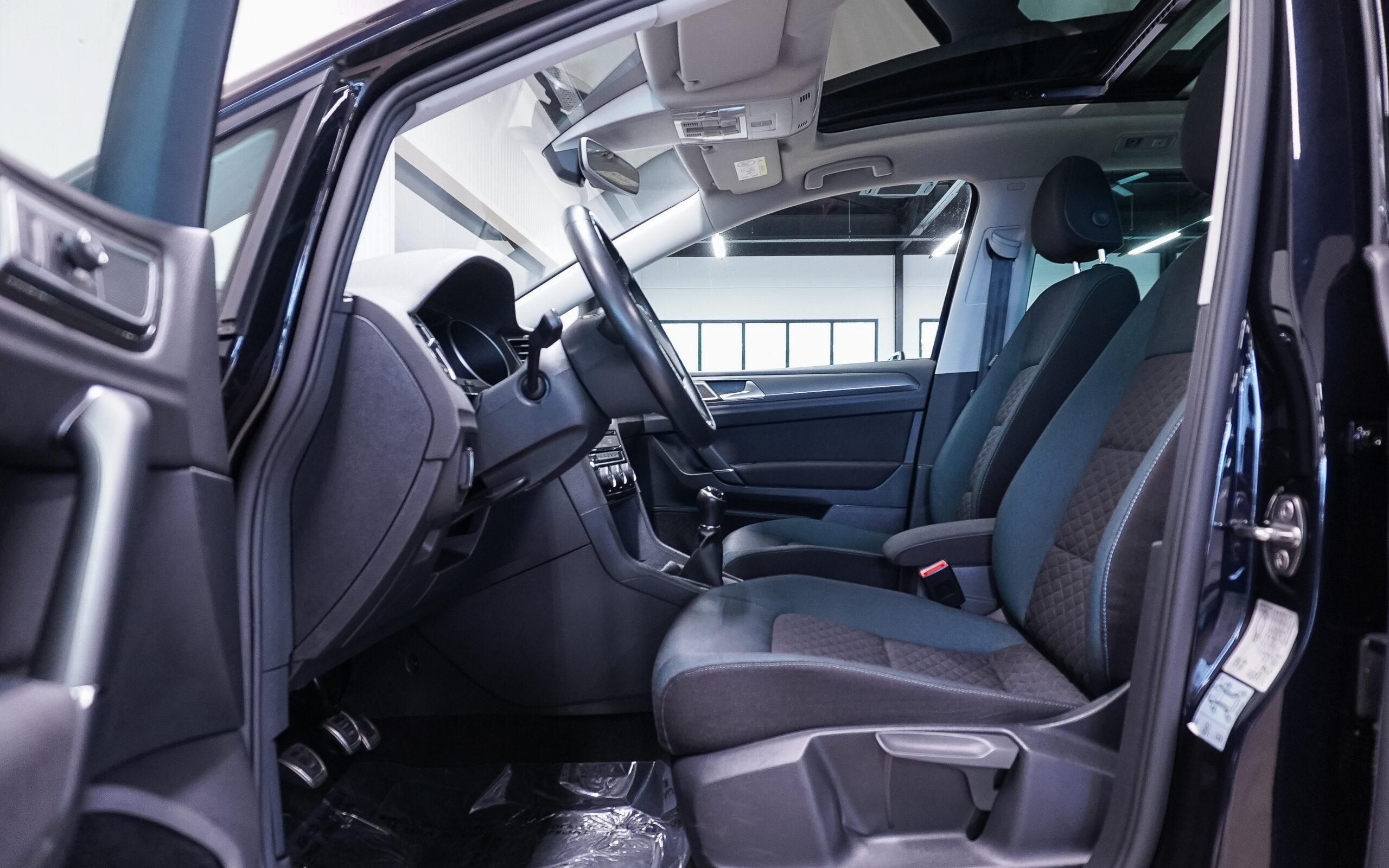 Vehicle gallery image 10
