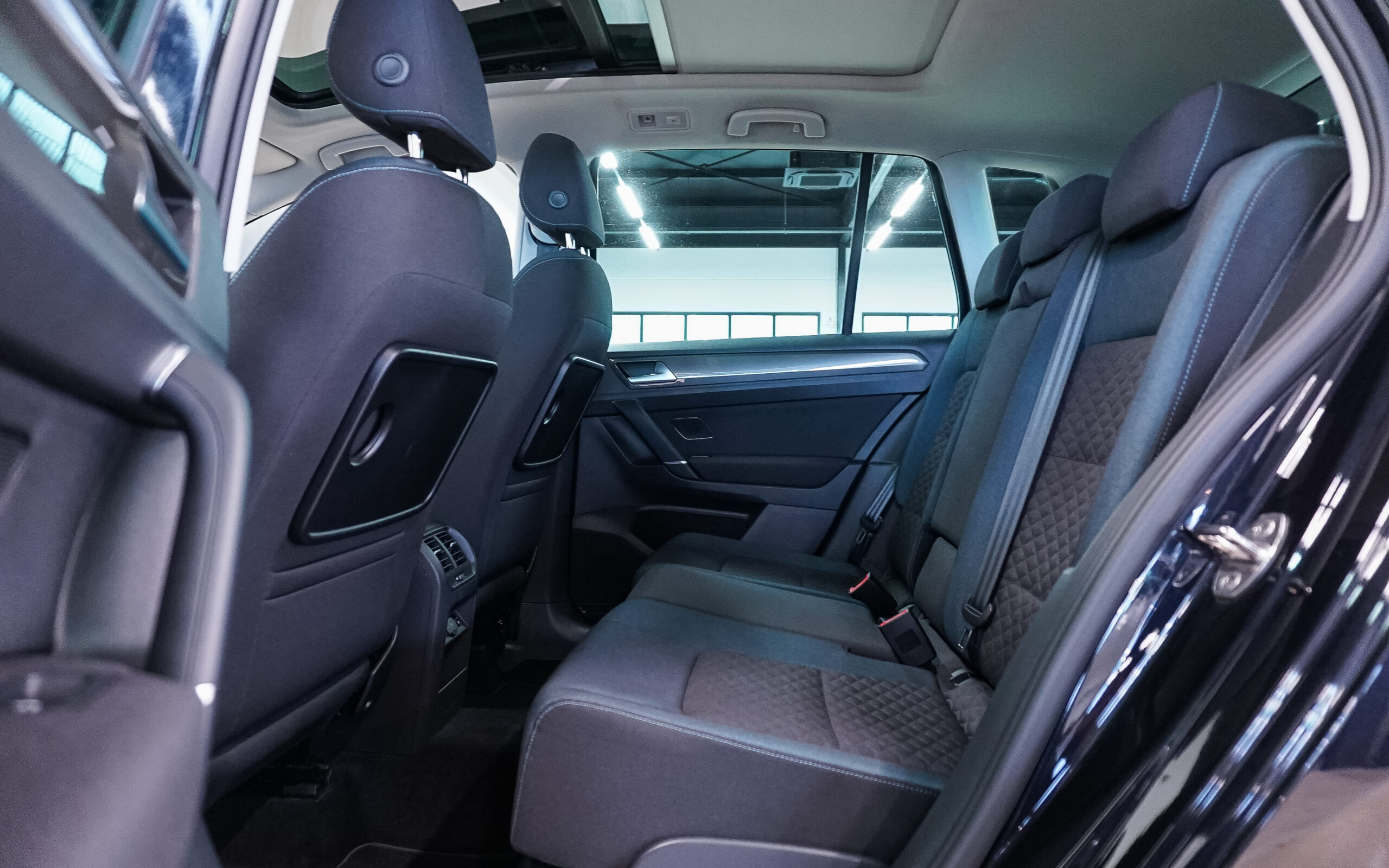 Vehicle gallery image 11
