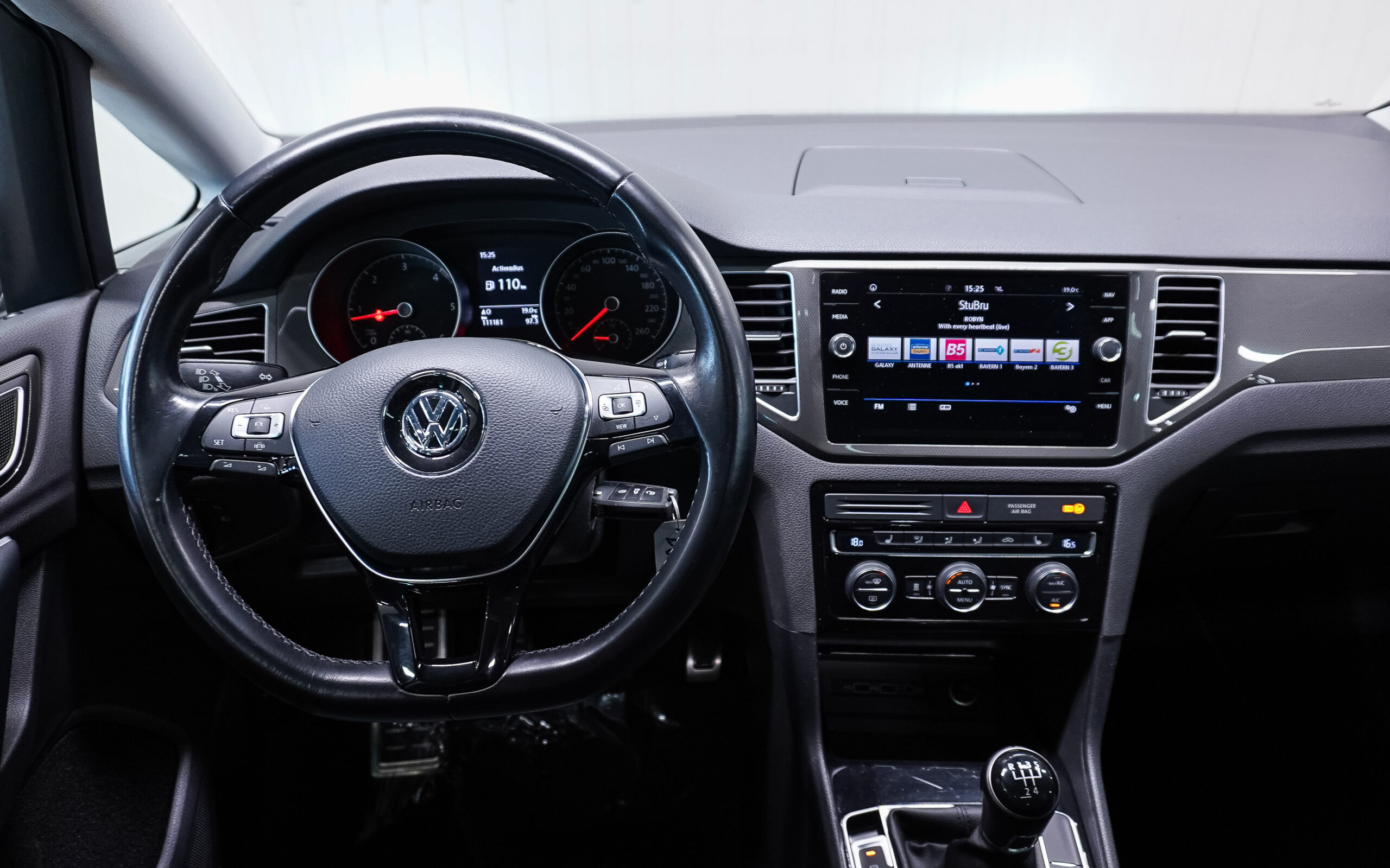 Vehicle gallery image 12