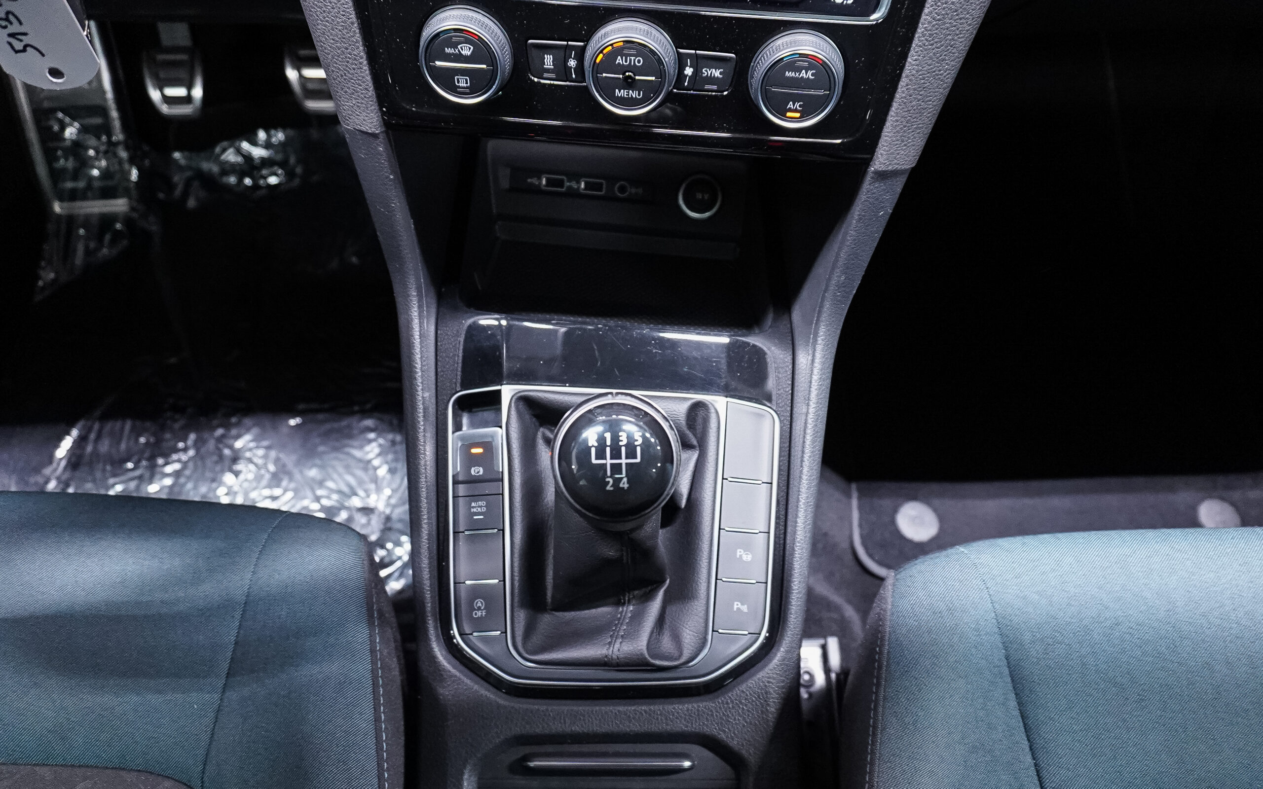 Vehicle gallery image 24