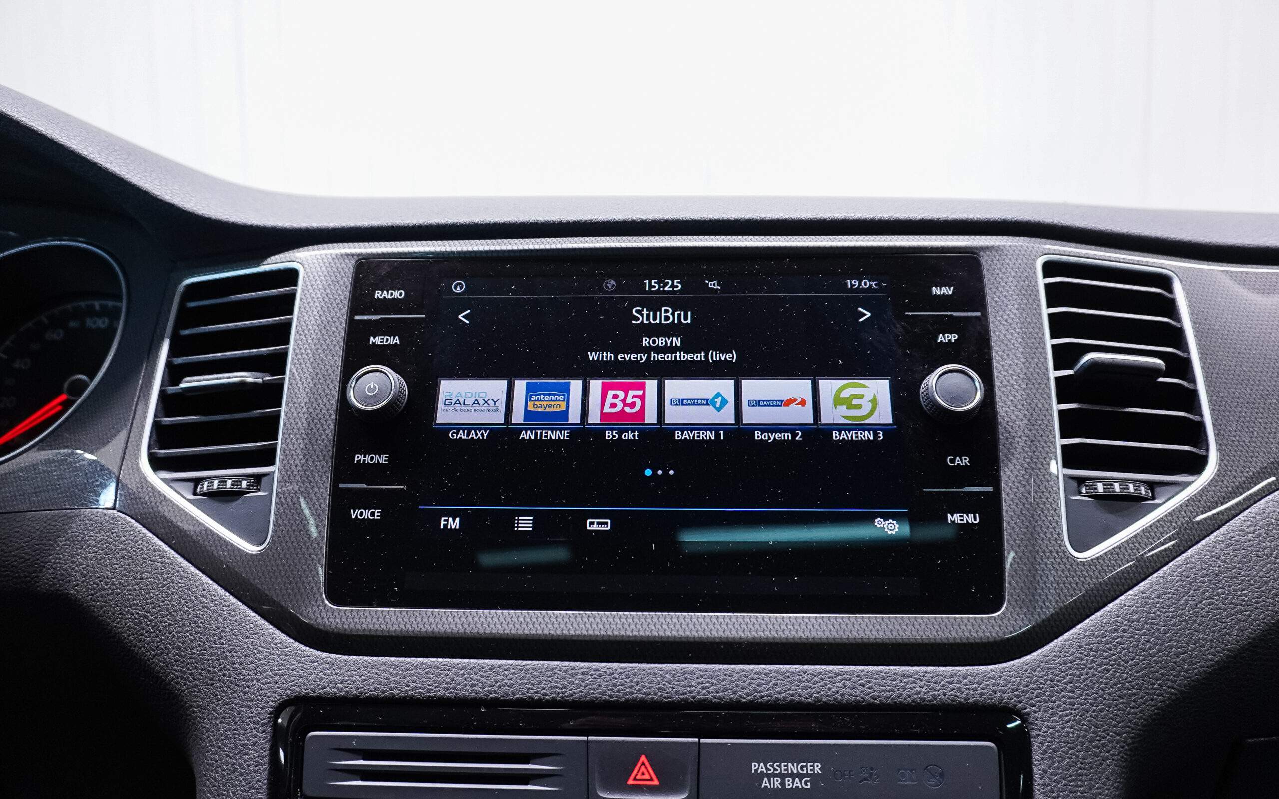 Vehicle gallery image 15