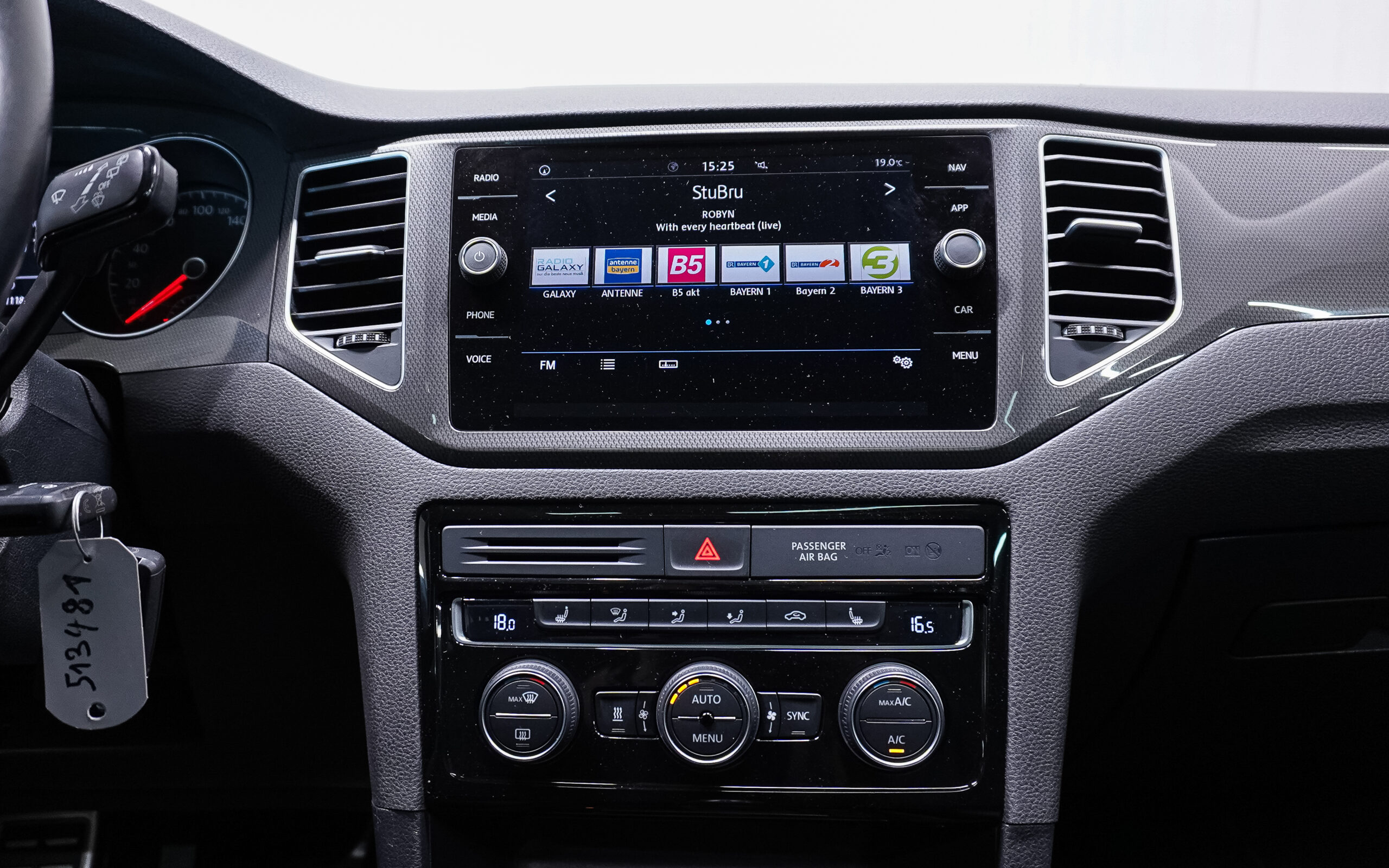 Vehicle gallery image 14