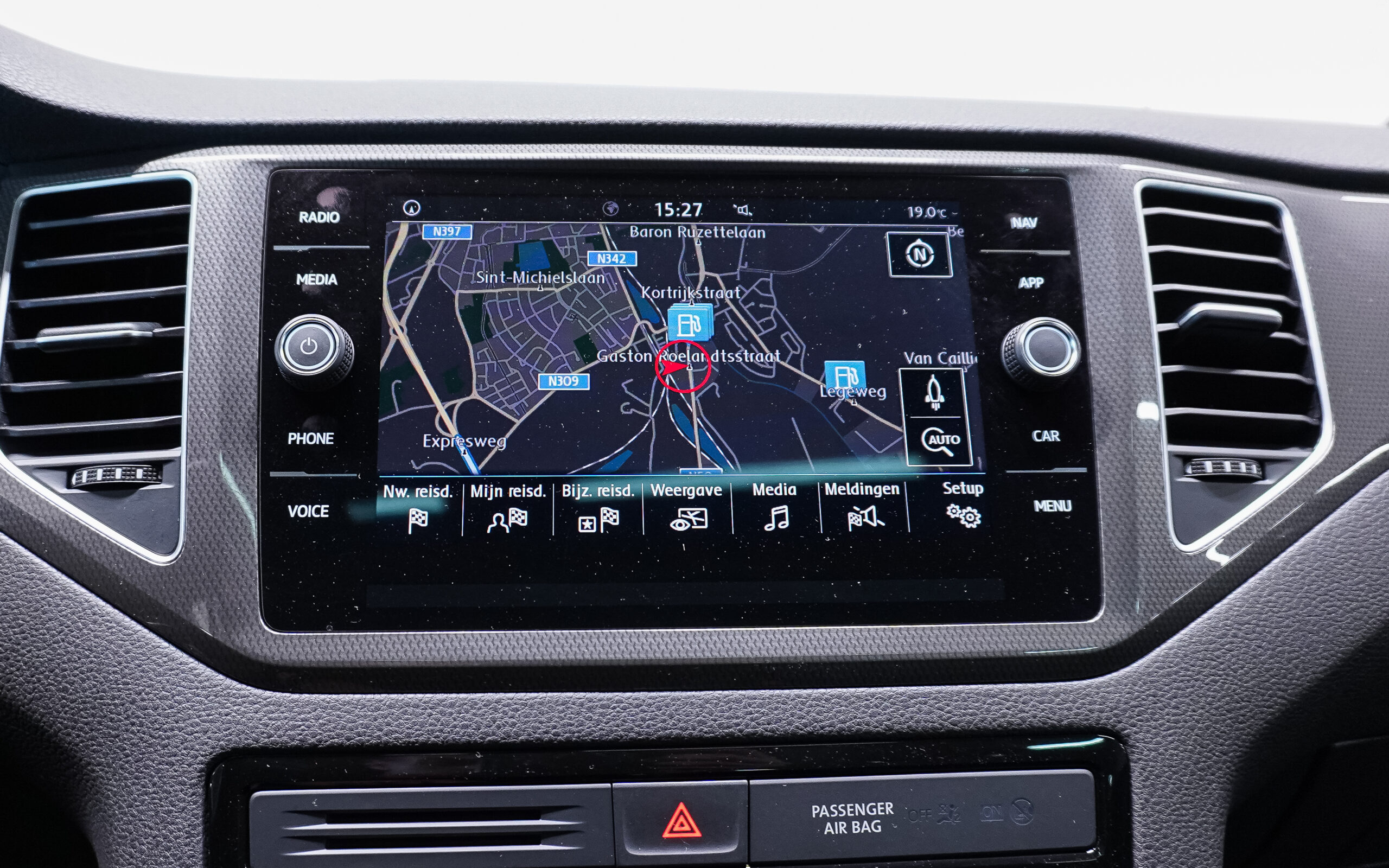 Vehicle gallery image 16