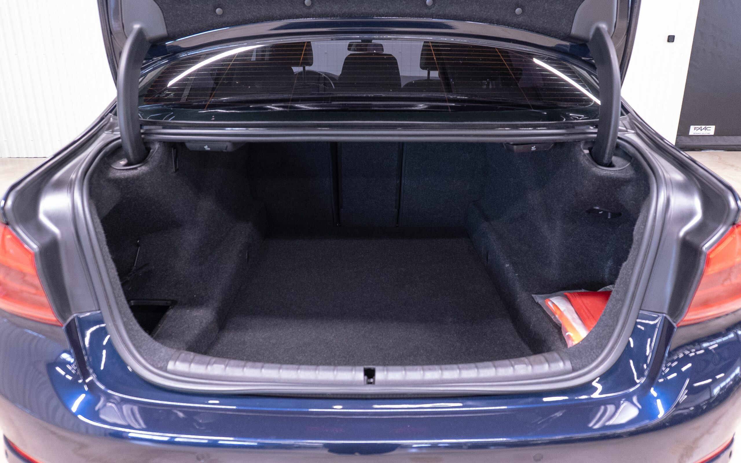 Vehicle gallery image 6