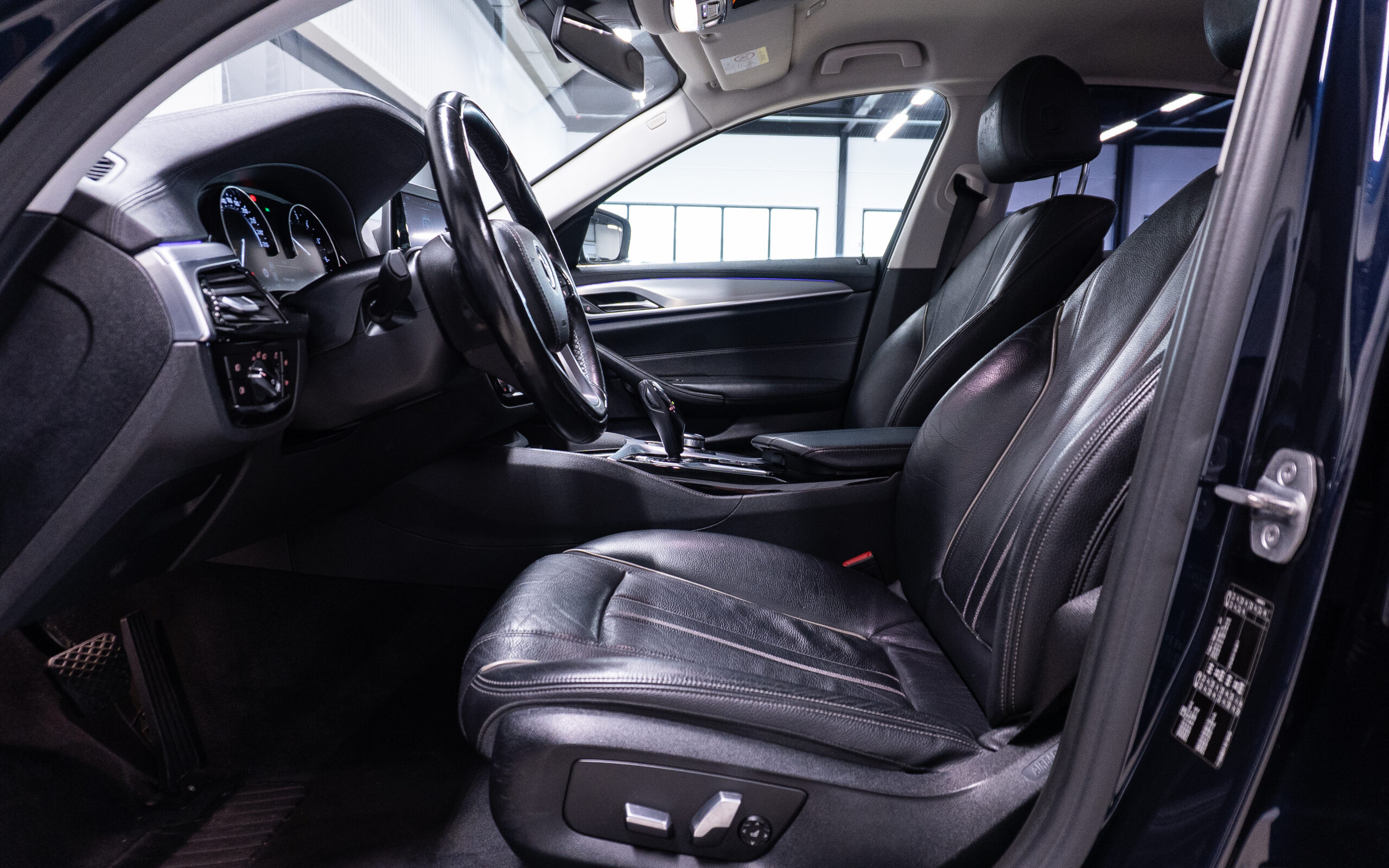 Vehicle gallery image 9