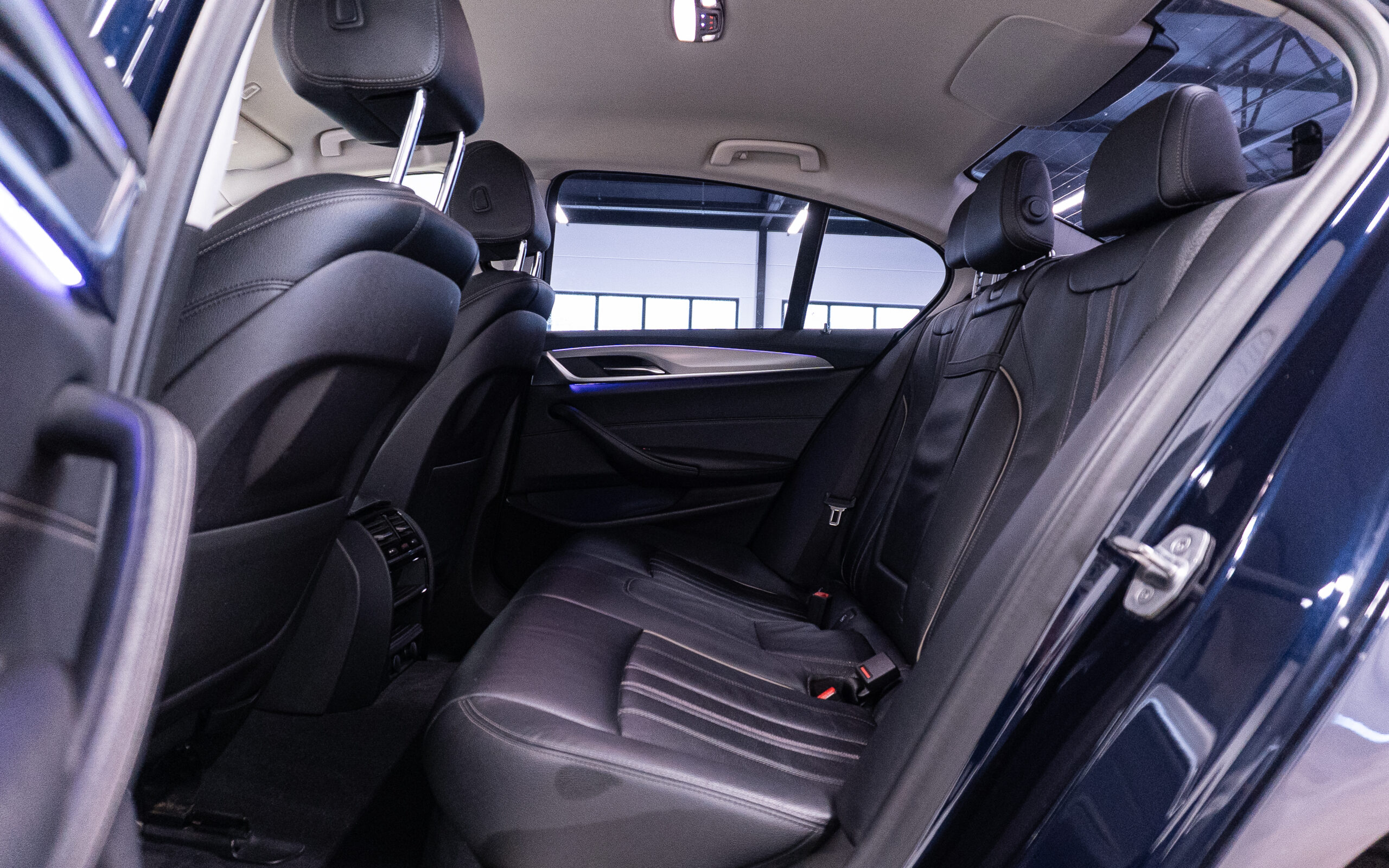Vehicle gallery image 10