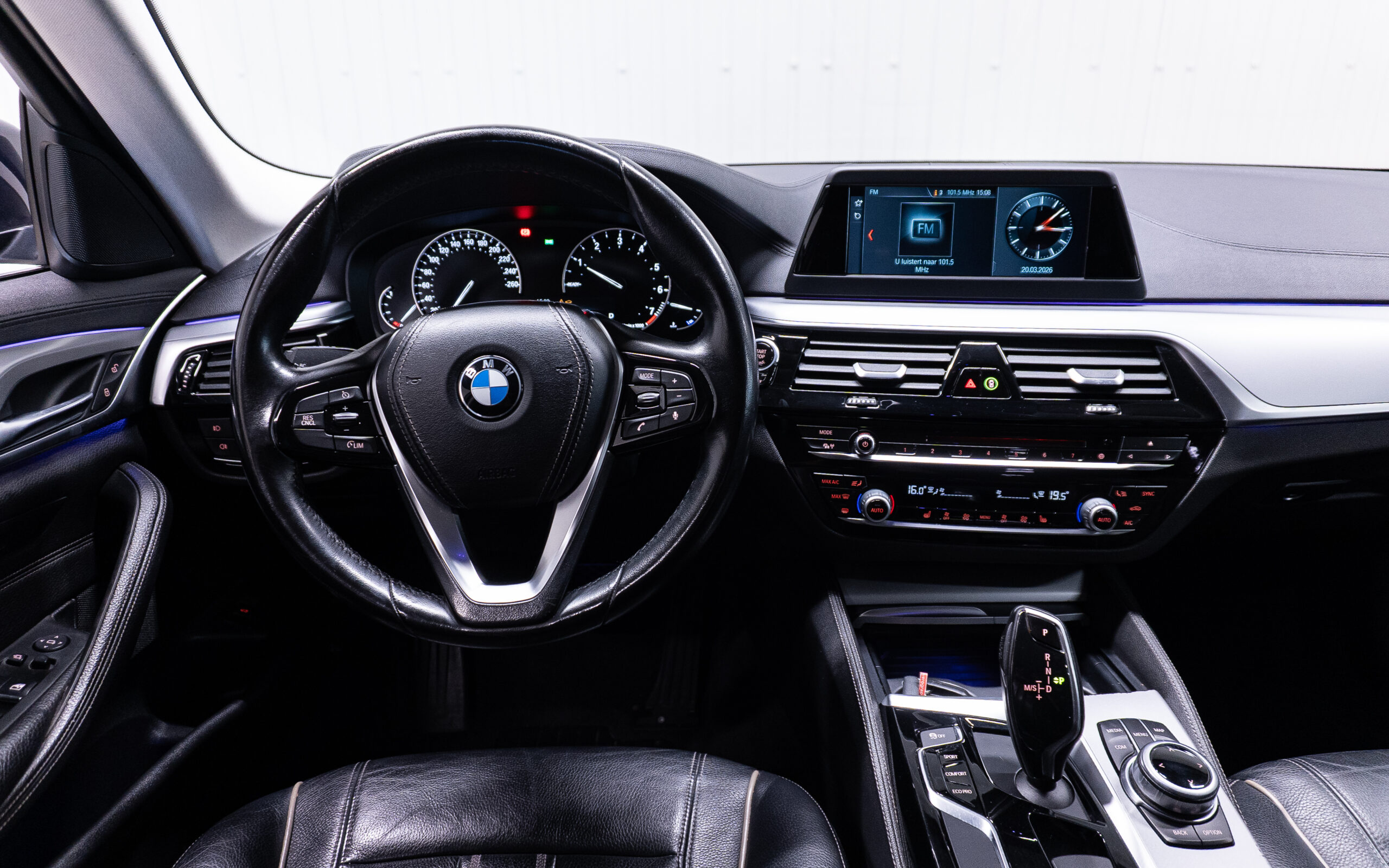 Vehicle gallery image 12