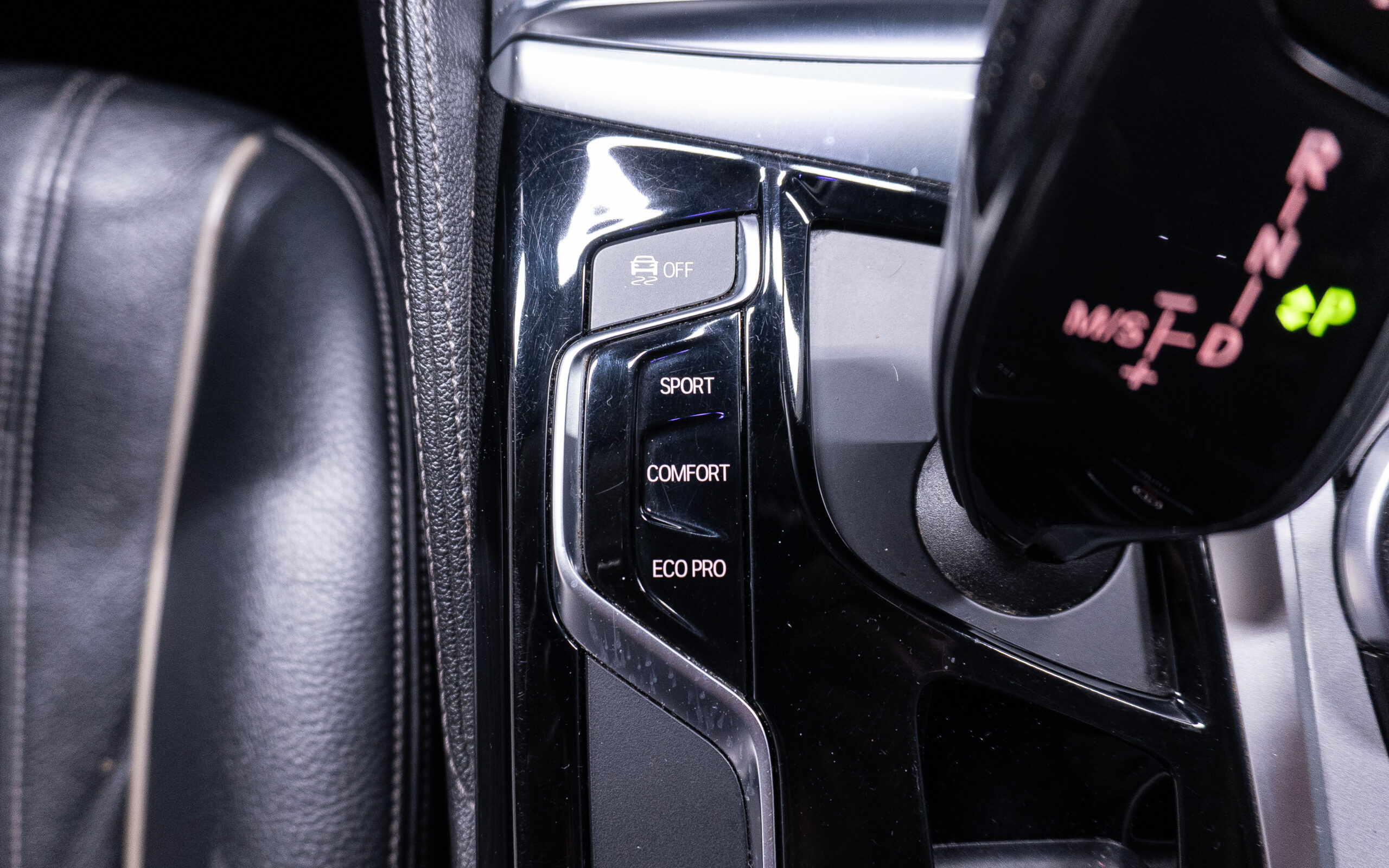 Vehicle gallery image 22