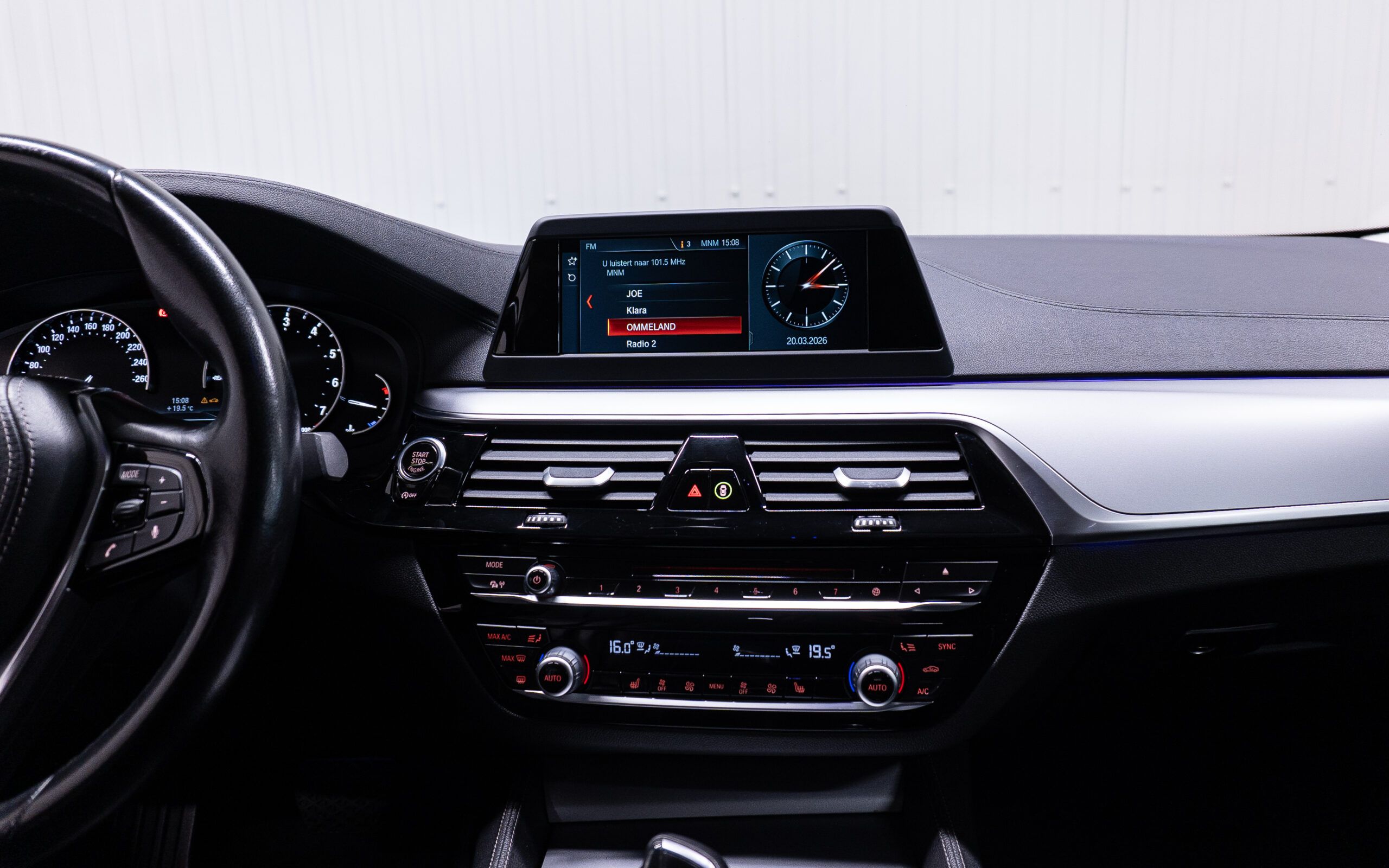 Vehicle gallery image 14