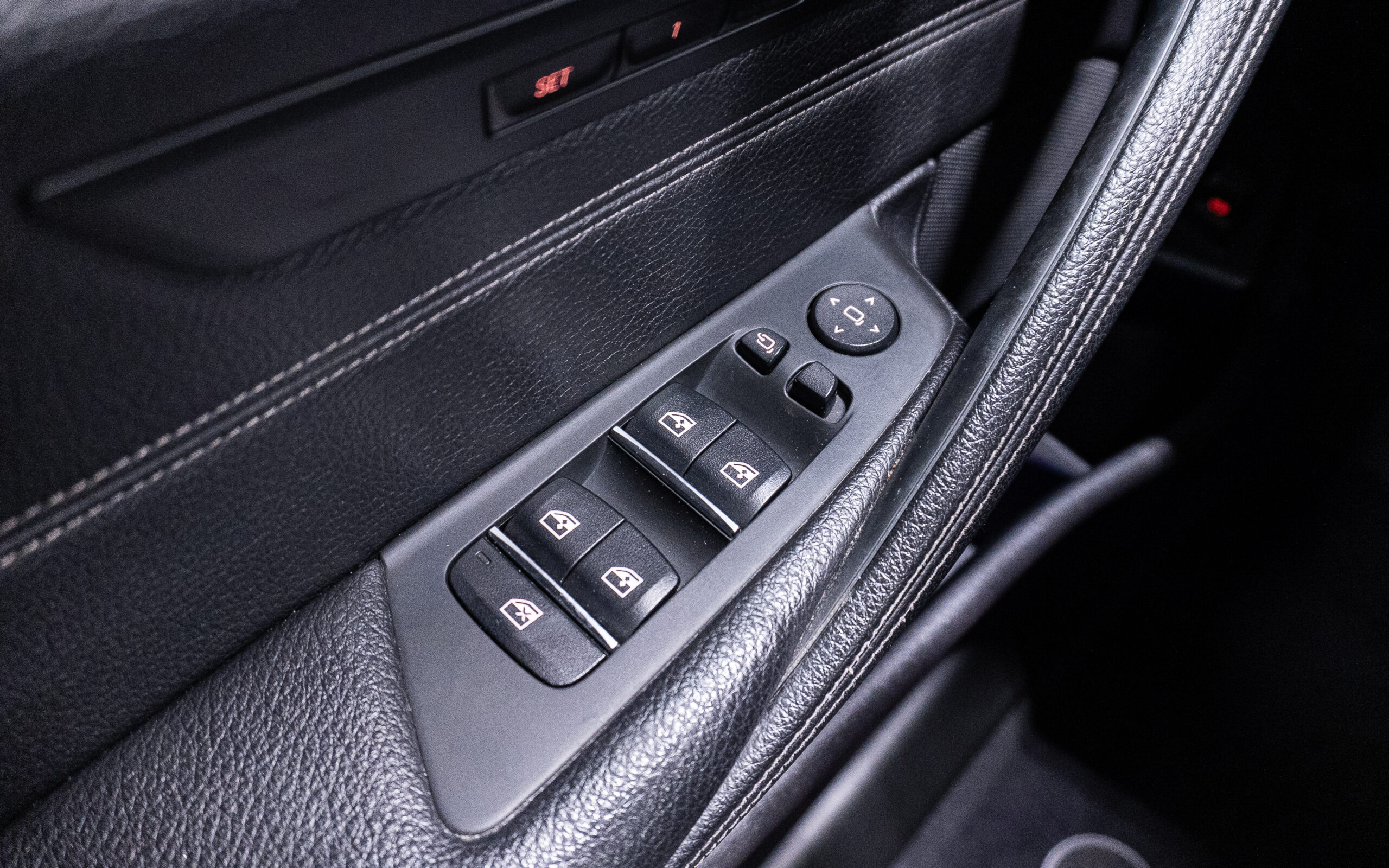 Vehicle gallery image 24