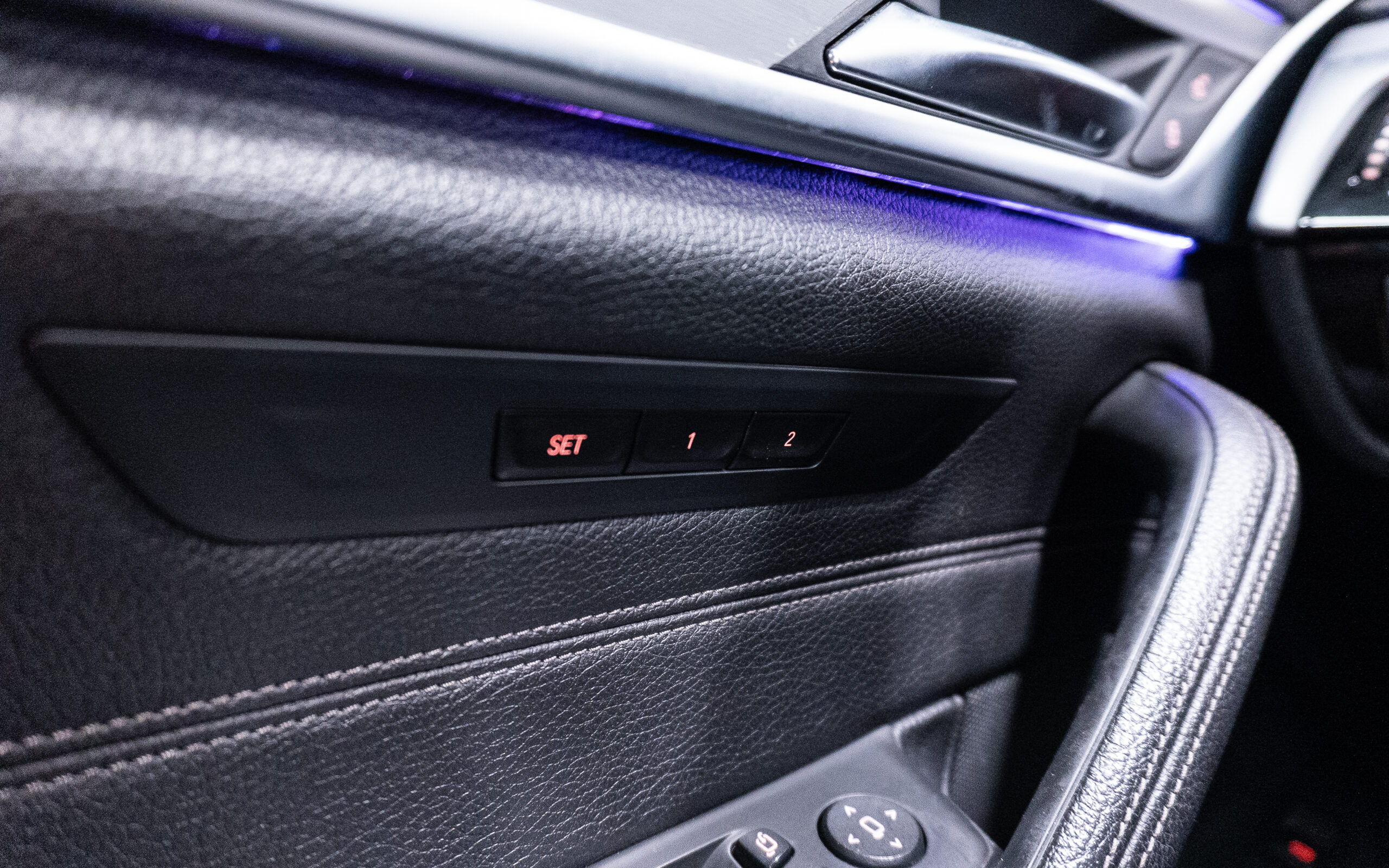Vehicle gallery image 25