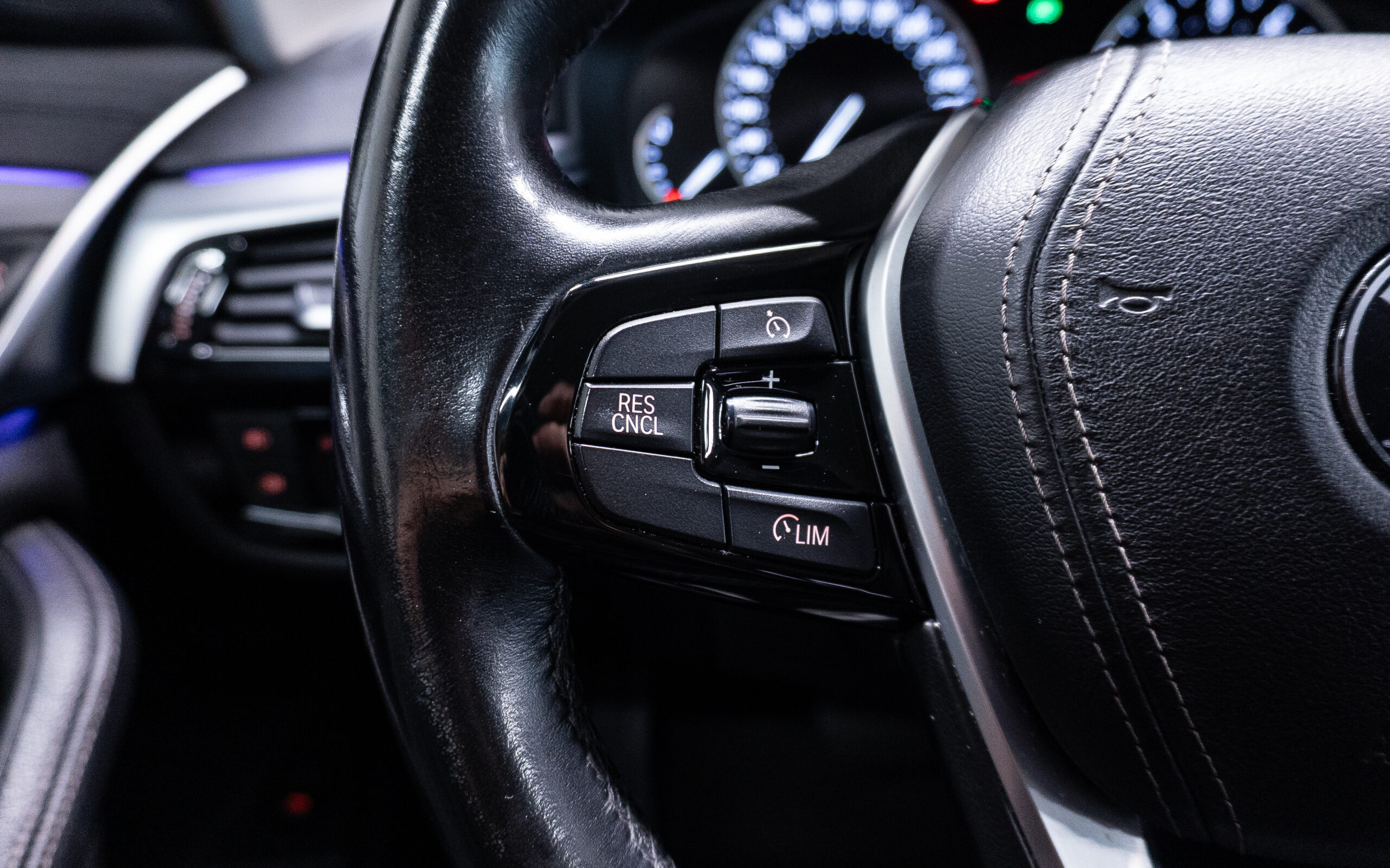 Vehicle gallery image 27
