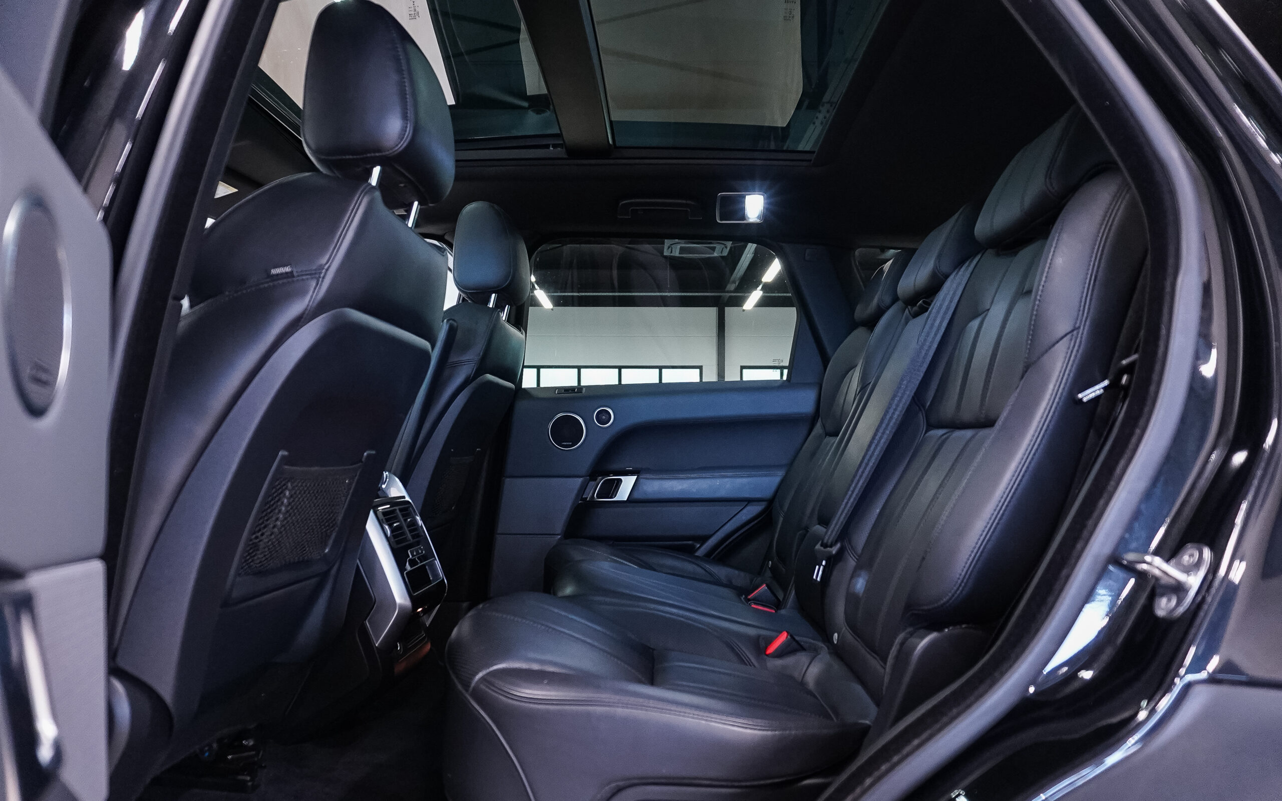 Vehicle gallery image 12