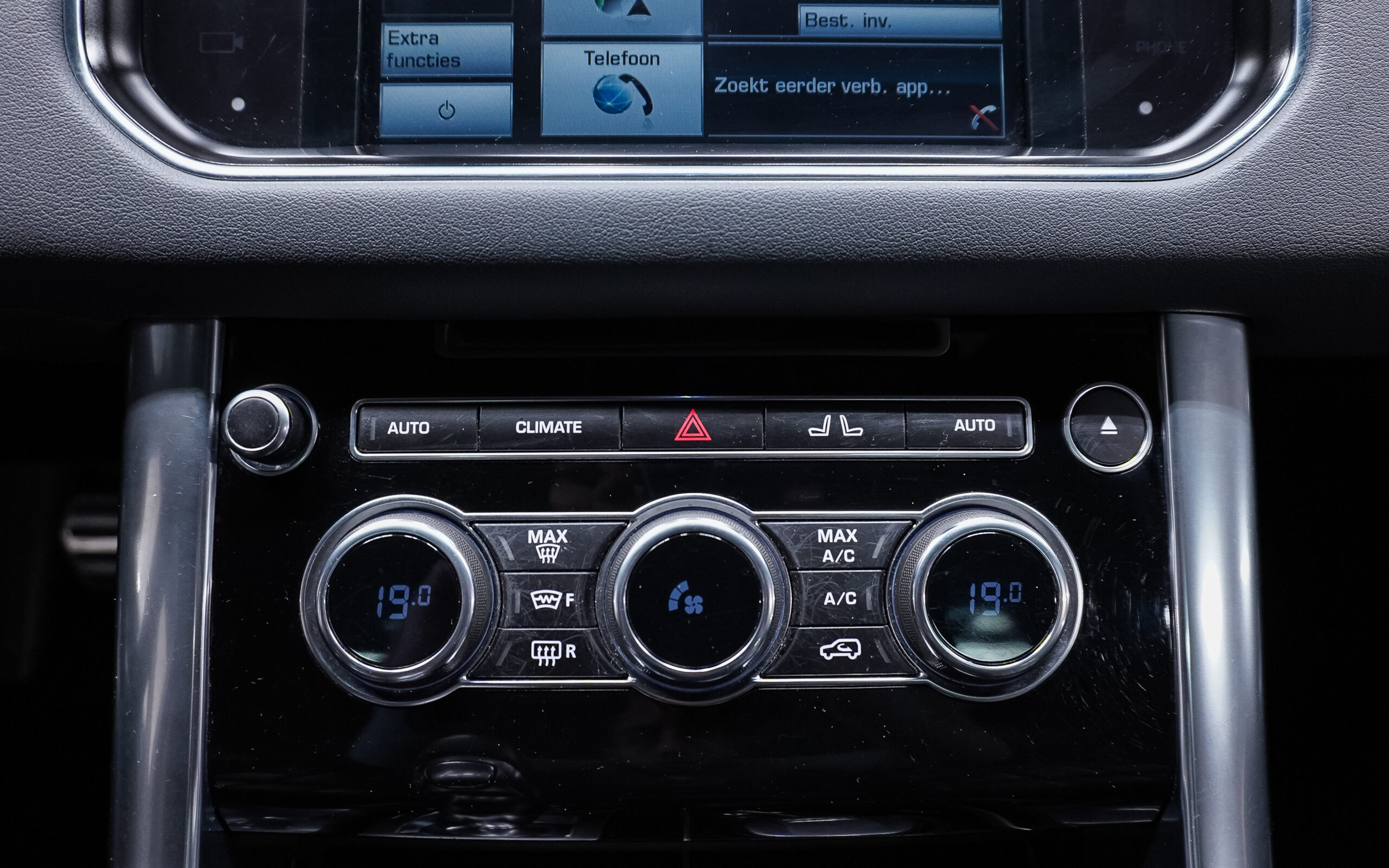 Vehicle gallery image 21