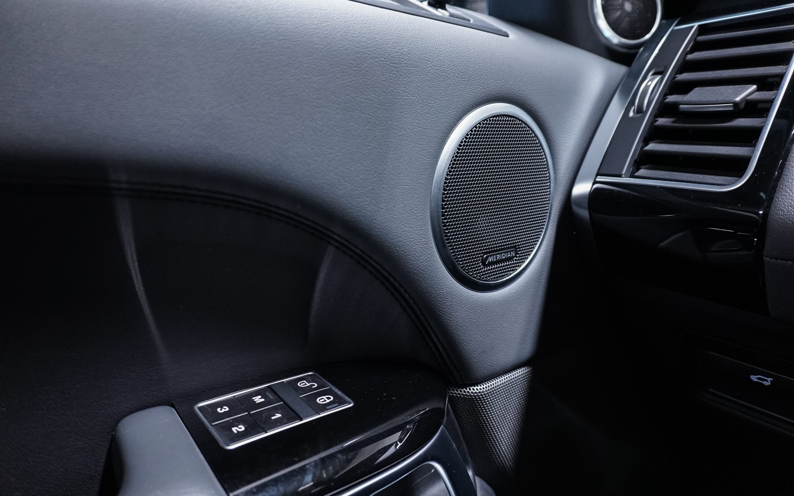 Vehicle gallery image 28